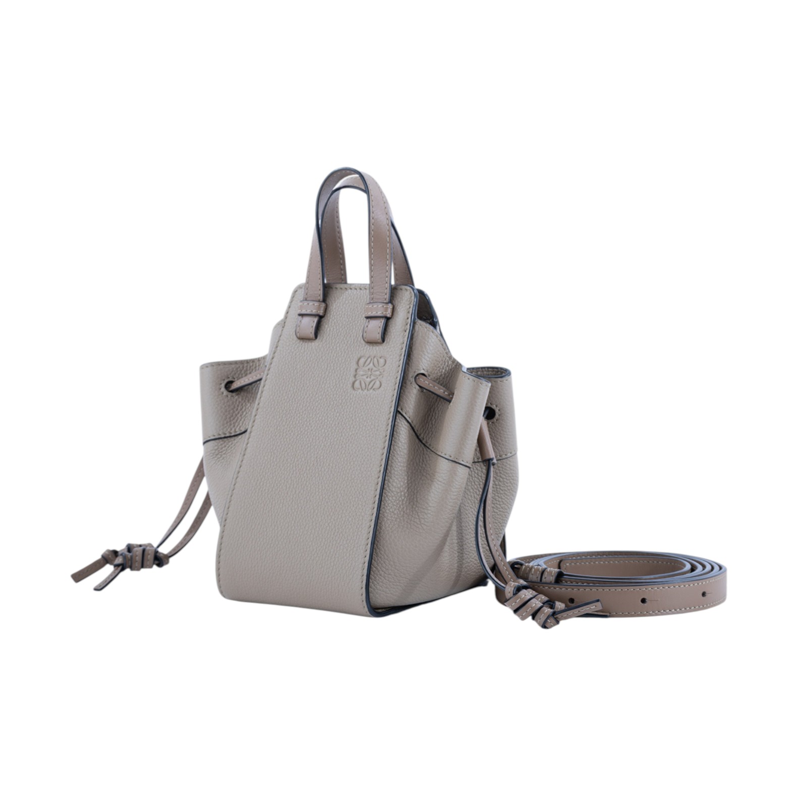 羅意威 LOEWE Mini Hammock drawstring 迷你 小牛皮 肩背 吊床包 A538V07X15  防塵袋/背帶(邊膠裂)