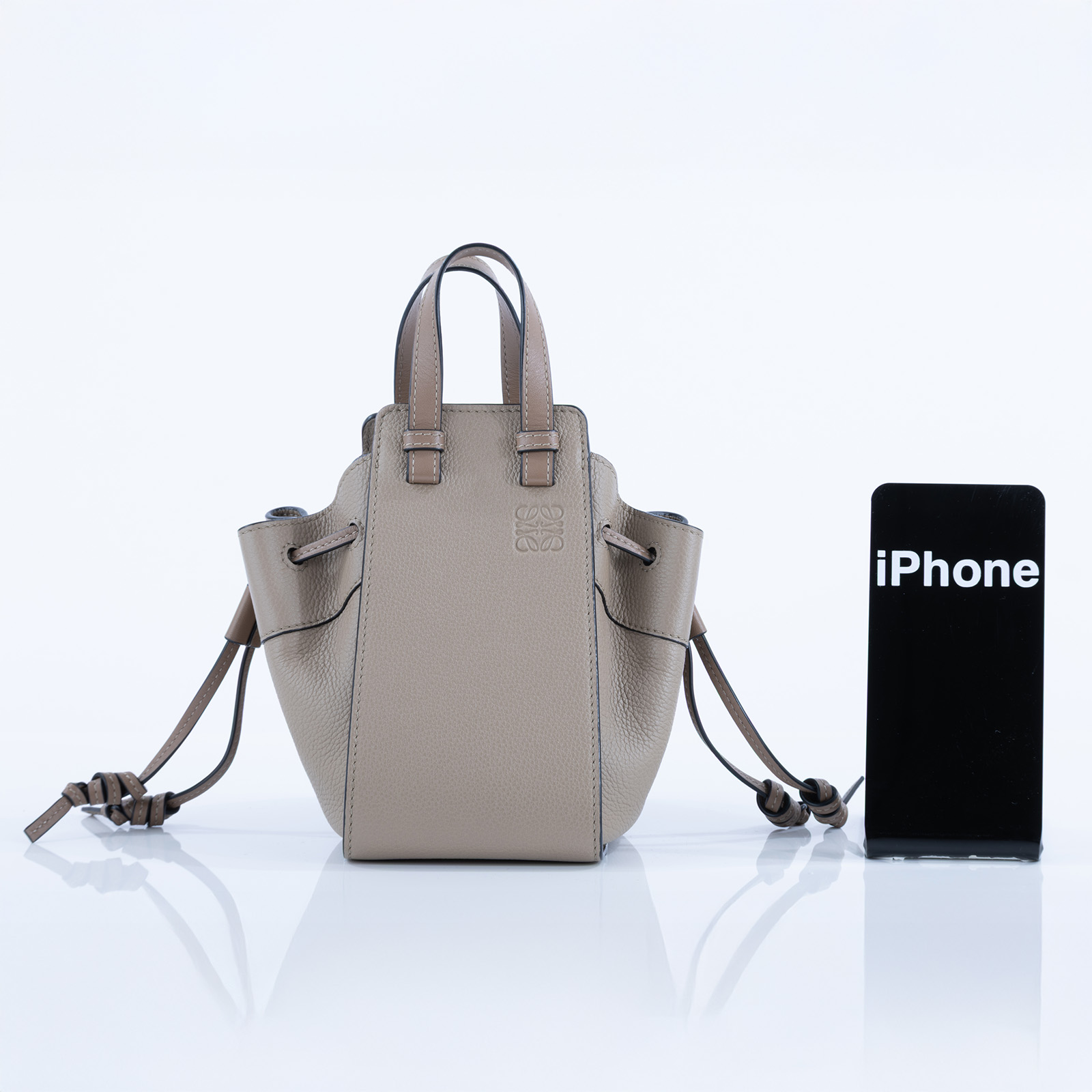 羅意威 LOEWE Mini Hammock drawstring 迷你 小牛皮 肩背 吊床包 A538V07X15  防塵袋/背帶(邊膠裂)