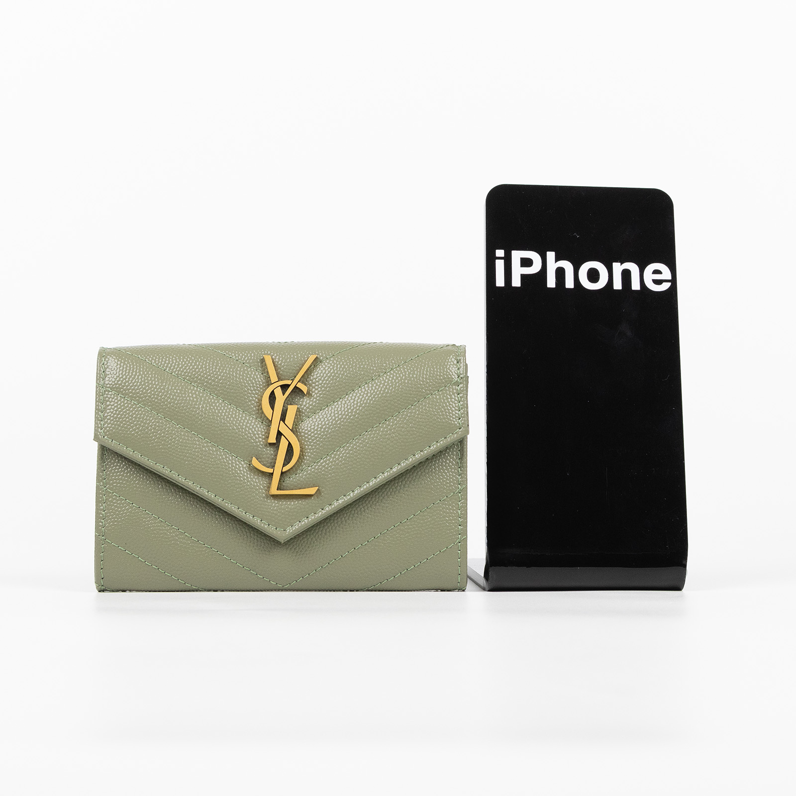 聖羅蘭 YSL SAINT LAURENT cassandre matelassé 粒面壓紋皮革 小型 信封錢包 短夾 414404BOW01  原廠盒子/防塵袋