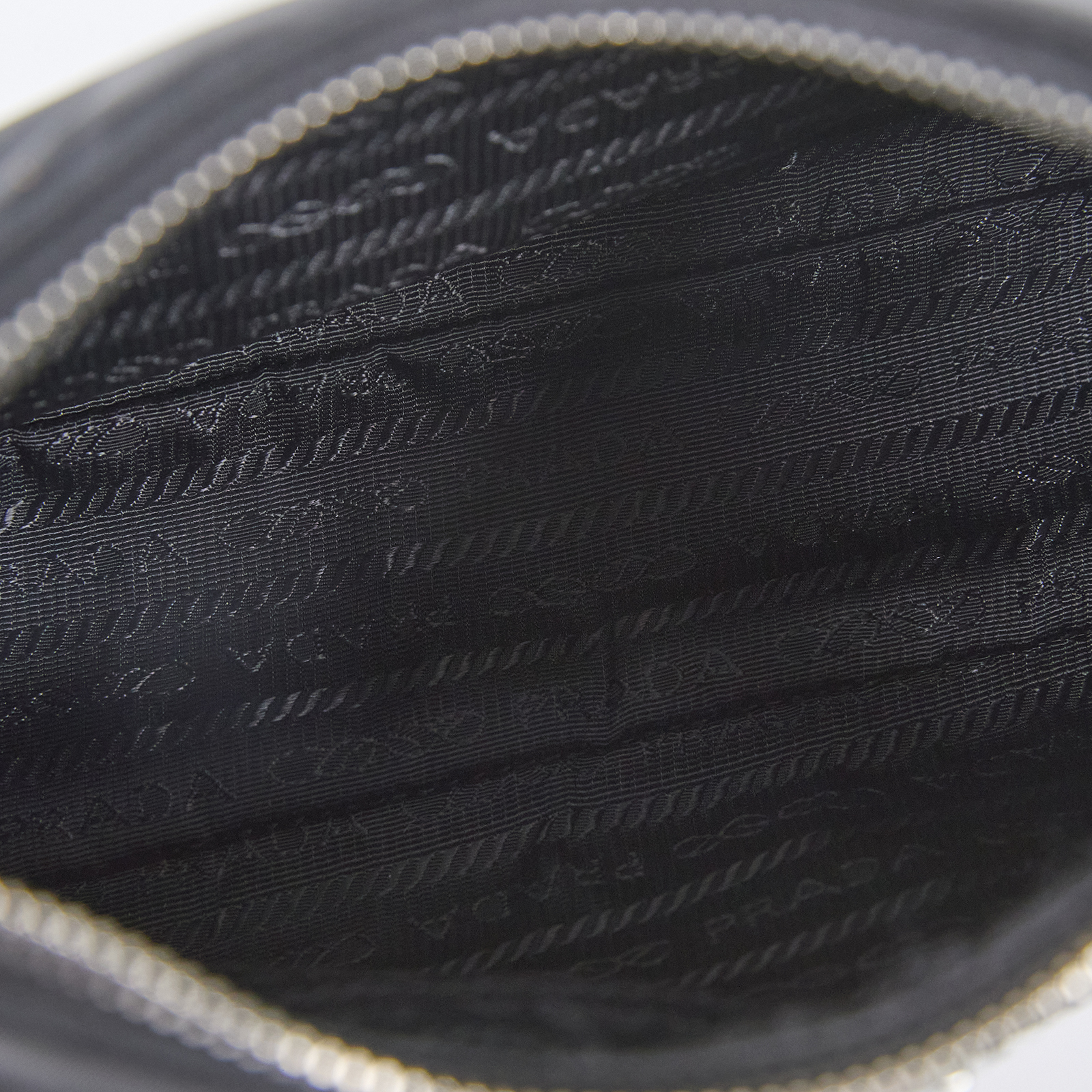 普拉達 PRADA Re-Edition 2005 Re-Nylon 手袋 1BH204_R064 黑銀三合一尼龍肩背包 無附屬品