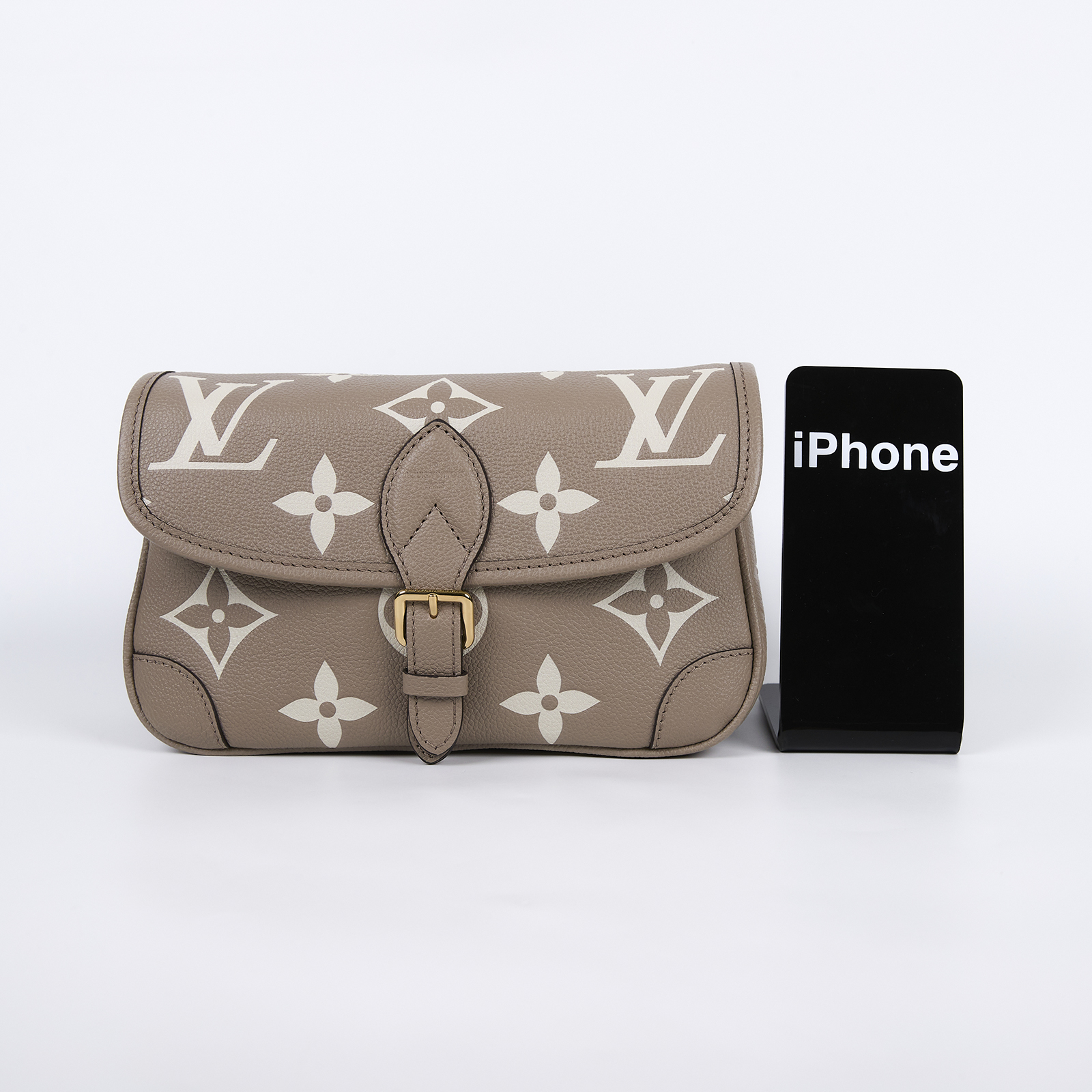 路易威登 LOUIS VUITTON Diane 腋下包法棍 單肩背包 斑鳩灰 奶油色 M46583 晶片款  背帶2/購買證明正本/原廠盒子/防塵袋