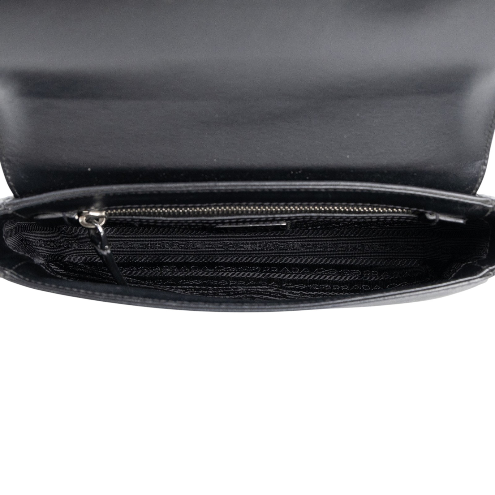 普拉達 PRADA SAFFIANO 肩背包 斜背包 2VD059_9Z2 黑PATTINA SAFFIANO皮革斜背包 保證卡/背帶/內袋