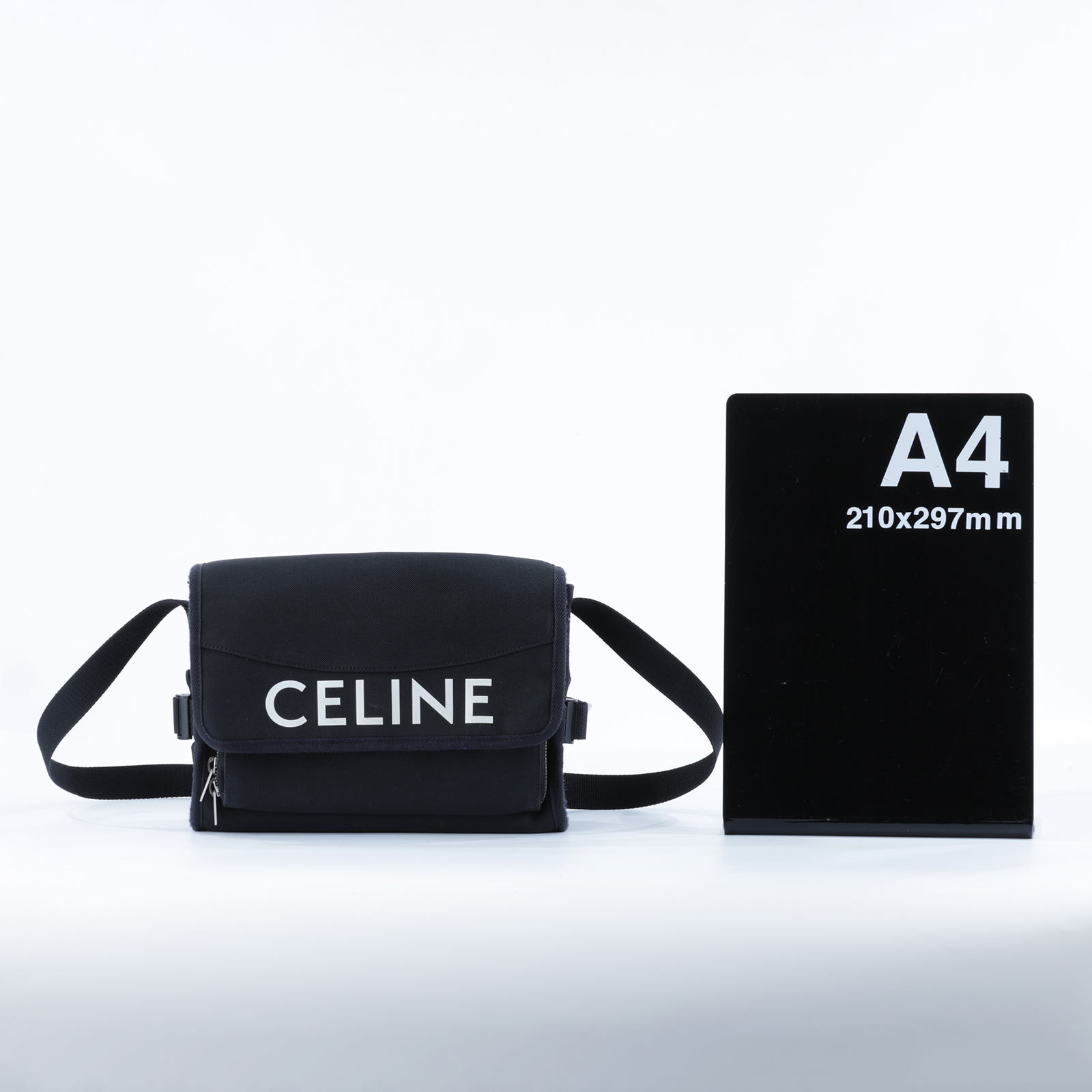 思琳 CELINE 小型郵差包 110062DMT 黑LOGO帆布肩背包 防塵袋