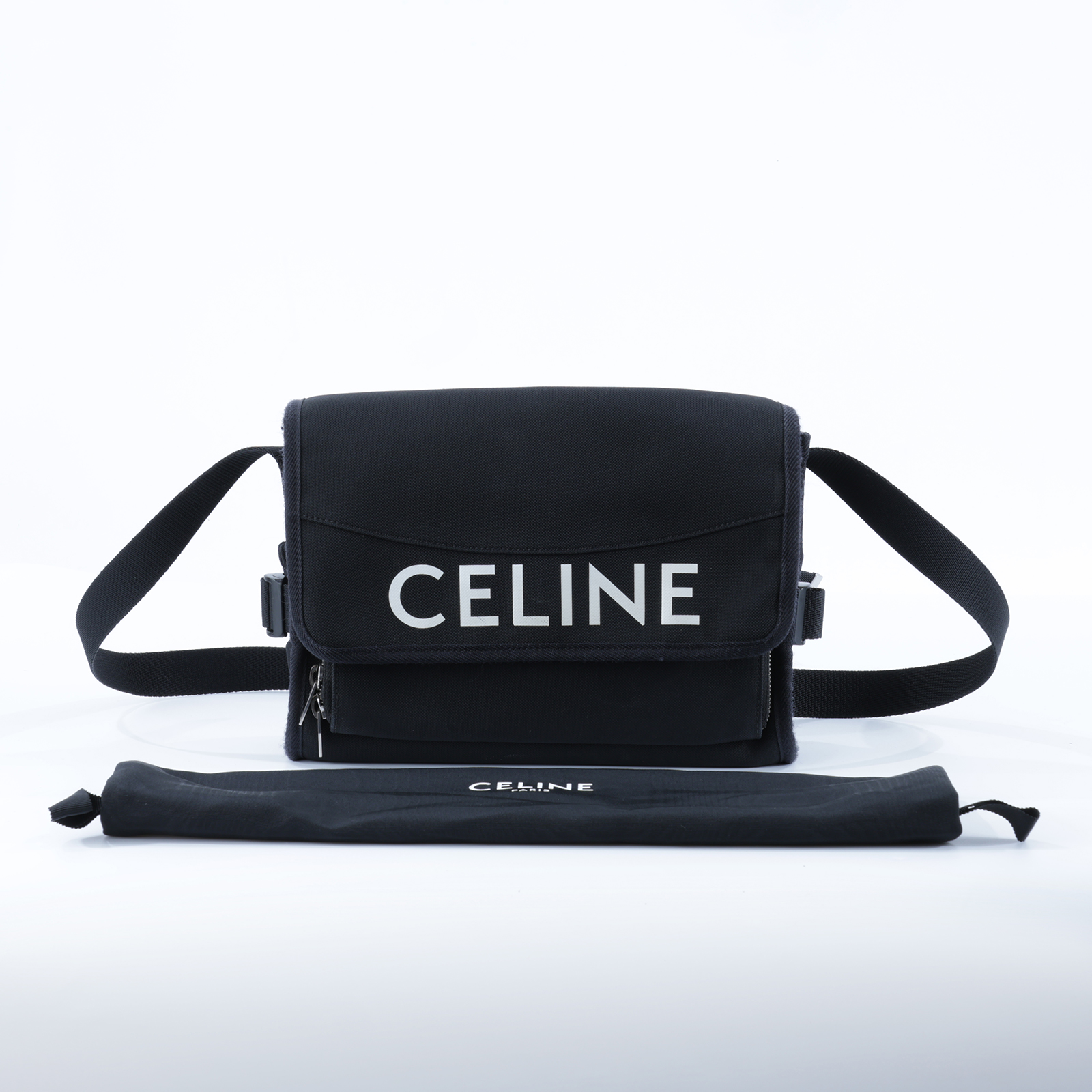 思琳 CELINE 小型郵差包 110062DMT 黑LOGO帆布肩背包 防塵袋