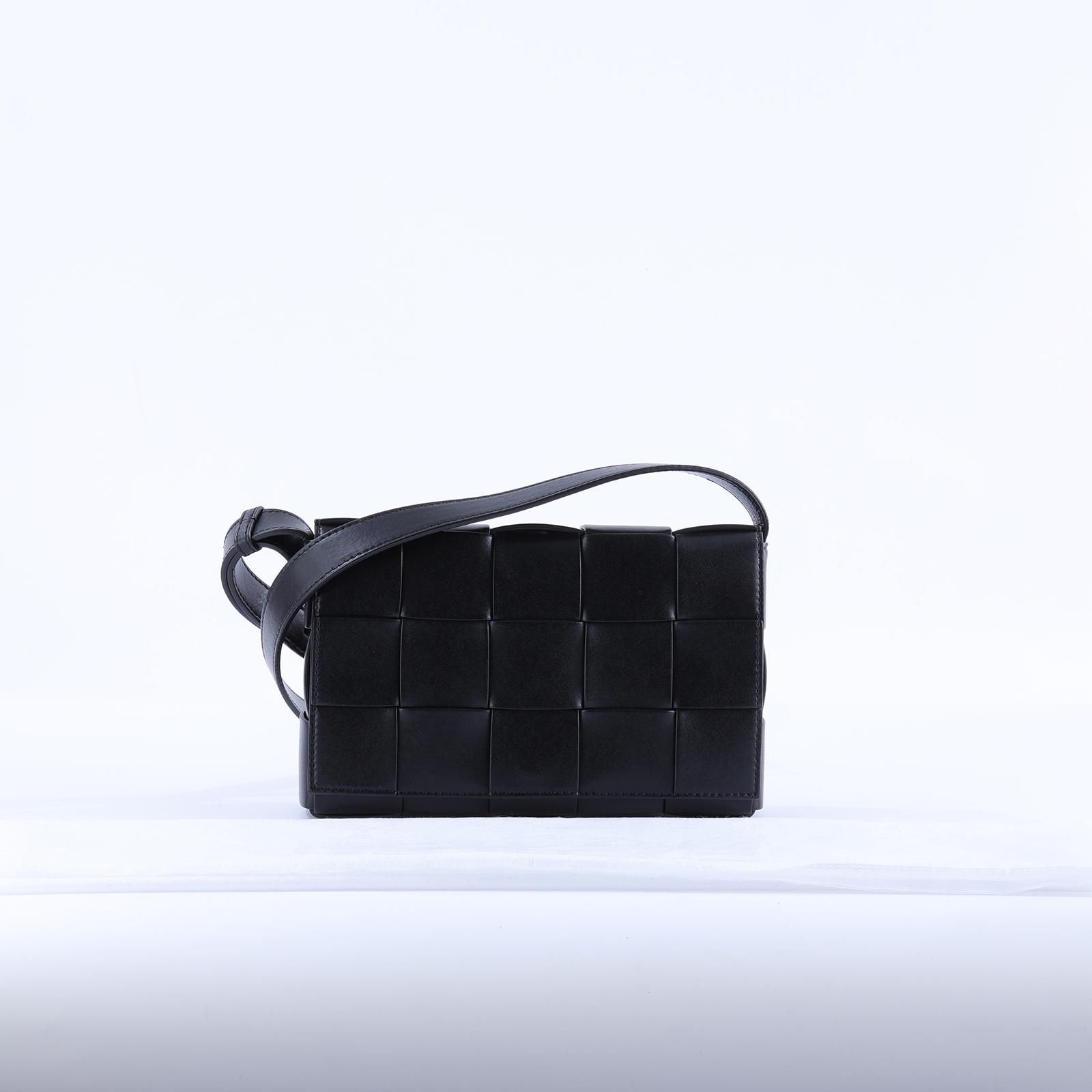 寶緹嘉 BOTTEGA VENETA Cassette 肩背包 斜背包 737950VB1K0 黑色CASSETTE 5x3 無附屬品