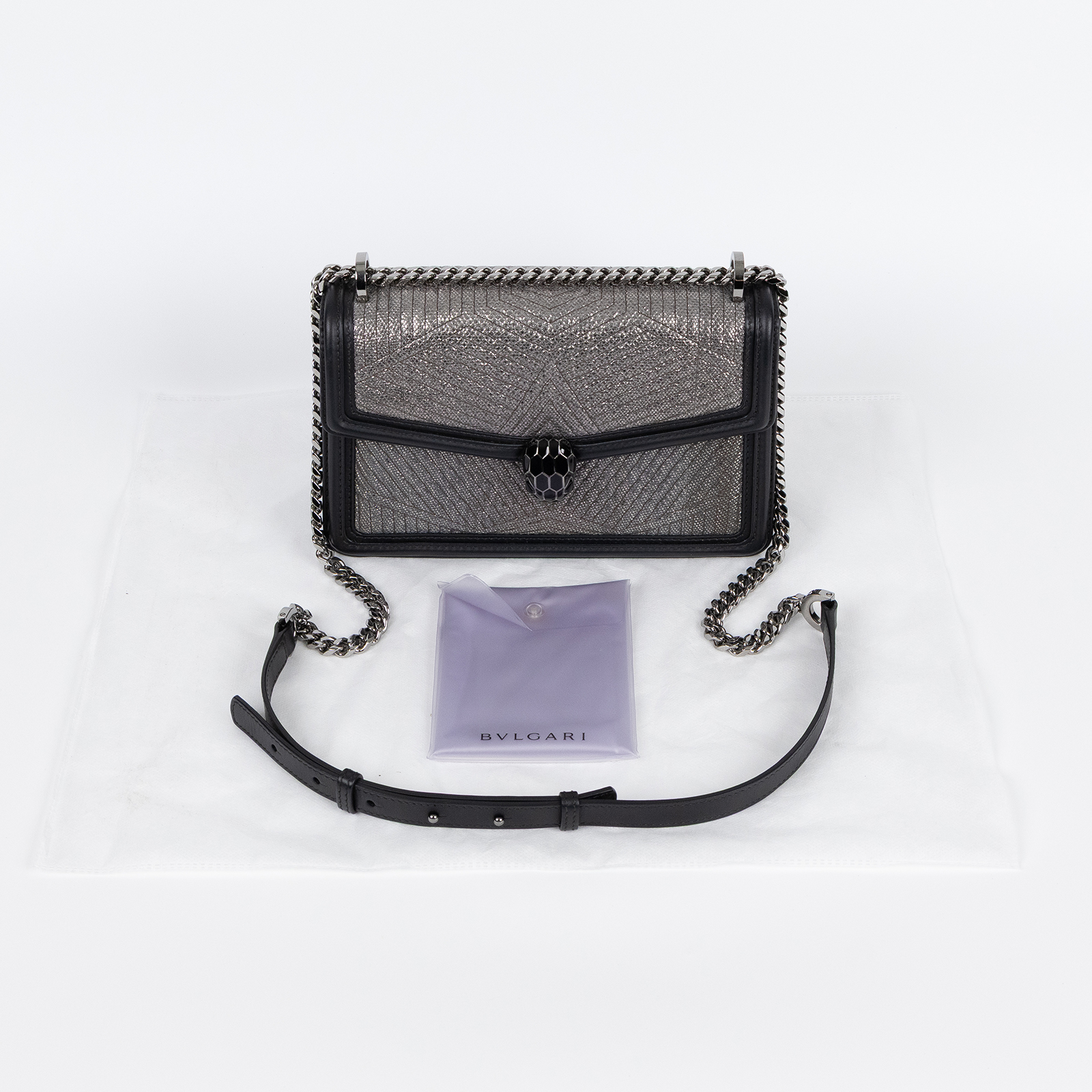 寶格麗 BVLGARI Serpenti Diamond Blast 口蓋包 肩背包 斜背包 289478 黑銀拼接蛇頭包 雨衣