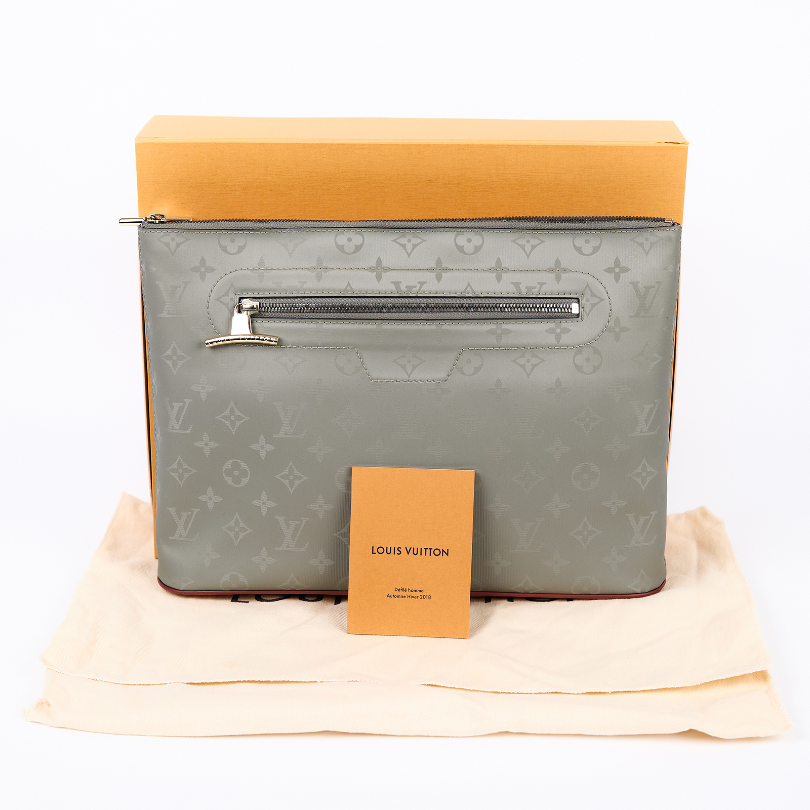 路易威登 LOUIS VUITTON Pochette Cosmos 手拿包 M63240 灰綠太空系列手拿包1 原廠盒子/防塵袋
