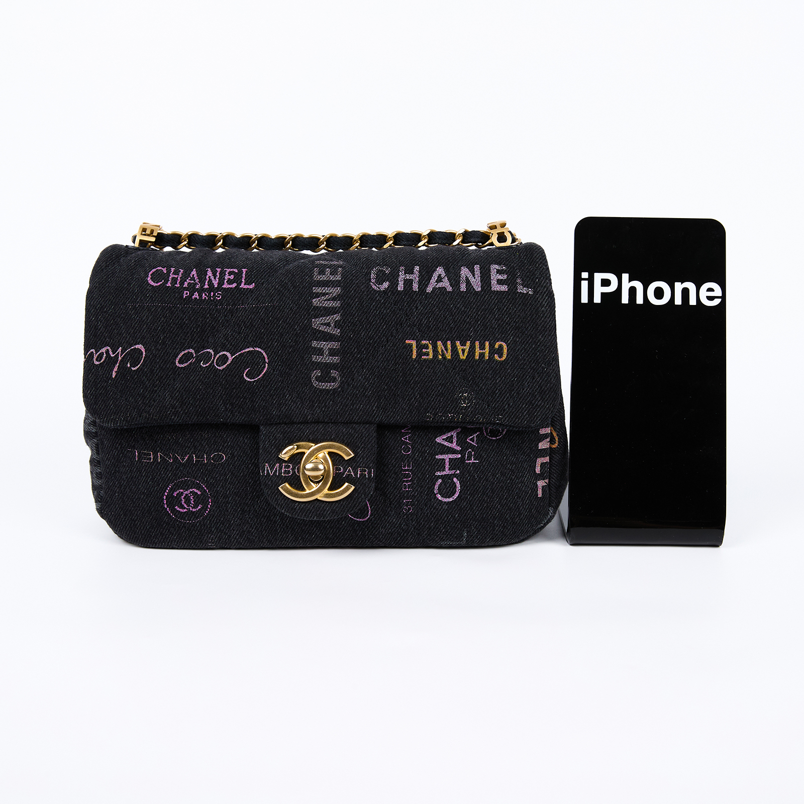 香奈兒 CHANEL 塗鴉 丹寧 肩背 斜背 口蓋包 AS3135_DENIM 黑LOGO丹寧口蓋鏈帶包 防塵袋