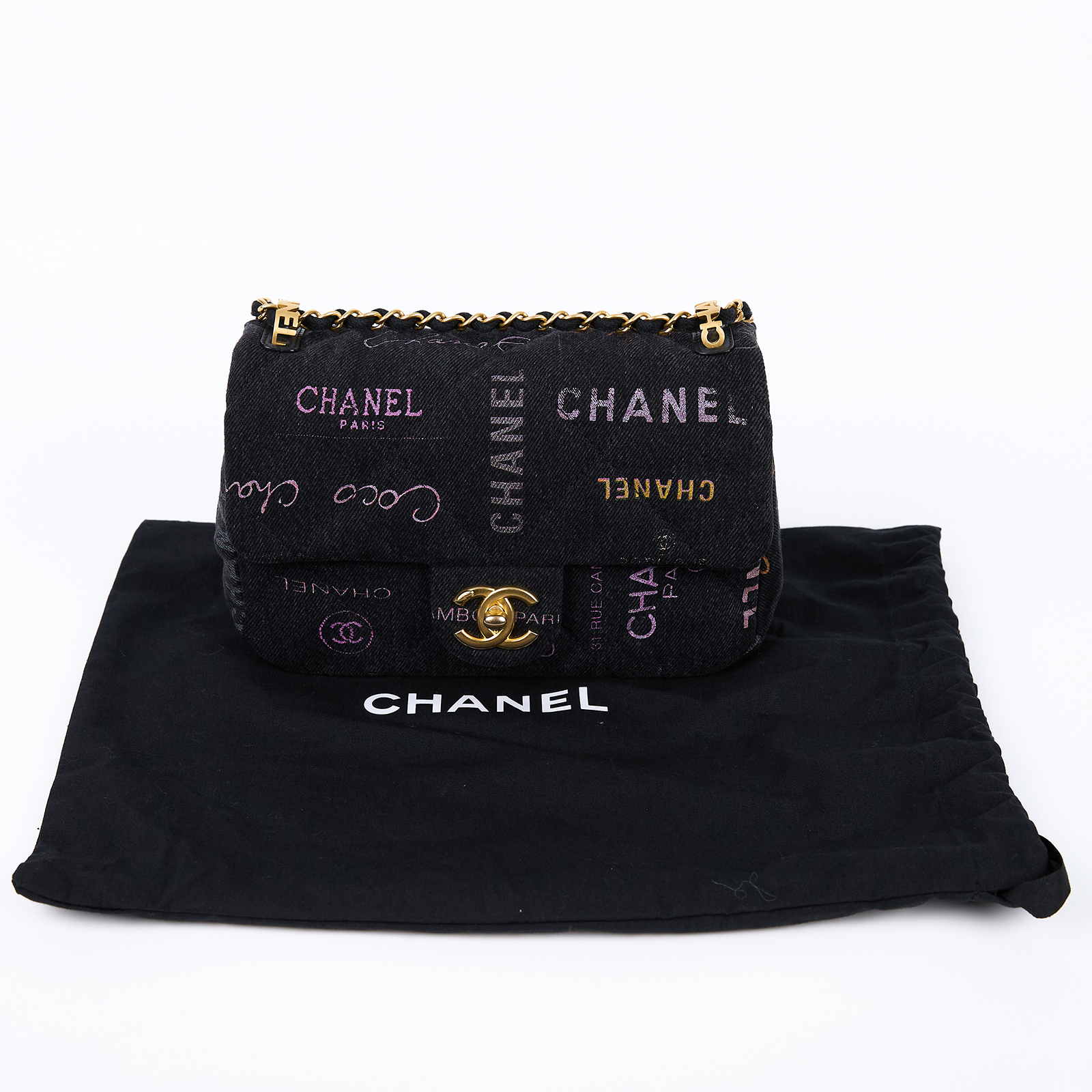 香奈兒 CHANEL 塗鴉 丹寧 肩背 斜背 口蓋包 AS3135_DENIM 黑LOGO丹寧口蓋鏈帶包 防塵袋