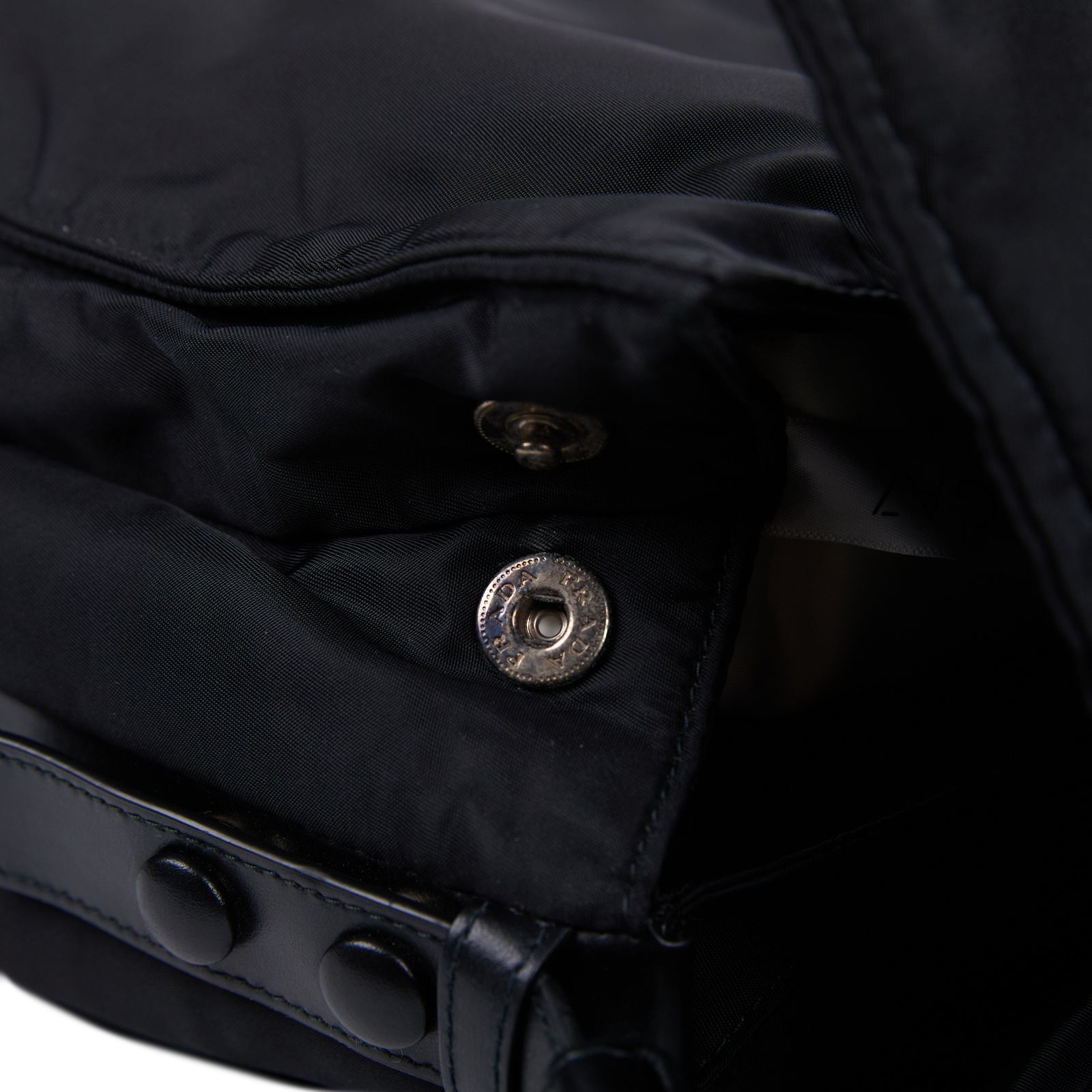 普拉達 PRADA Re-Nylon 夾棉 肩背袋 大型 1BD256_RDLN 黑尼龍郵差包 無附屬品