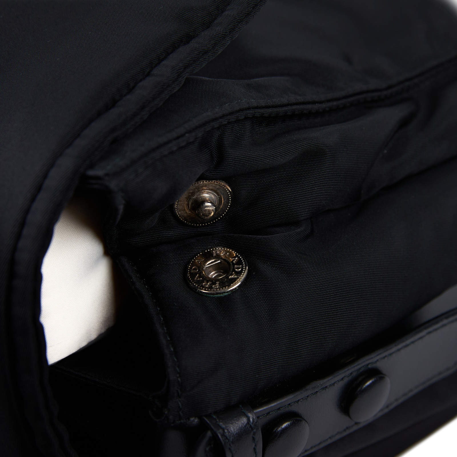 普拉達 PRADA Re-Nylon 夾棉 肩背袋 大型 1BD256_RDLN 黑尼龍郵差包 無附屬品