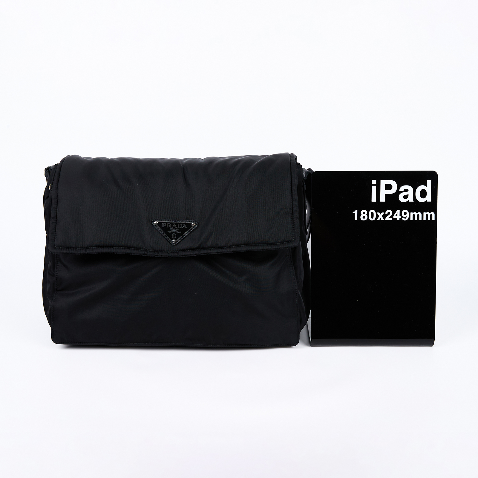 普拉達 PRADA Re-Nylon 夾棉 肩背袋 大型 1BD256_RDLN 黑尼龍郵差包 無附屬品