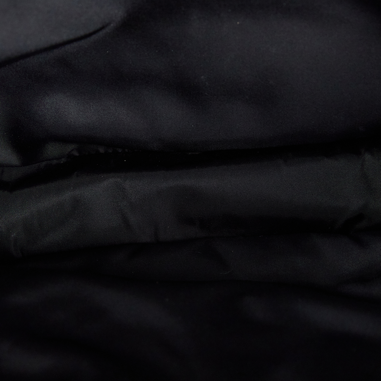 普拉達 PRADA Re-Nylon 夾棉 肩背袋 大型 1BD256_RDLN 黑尼龍郵差包 無附屬品