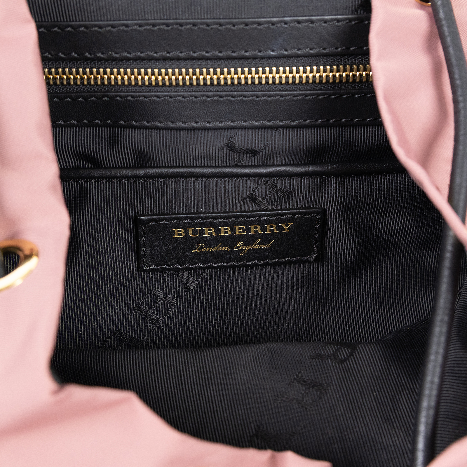 博柏利 BURBERRY The Rucksack 尼龍 後背包 4020959 粉尼龍後背包 防塵袋