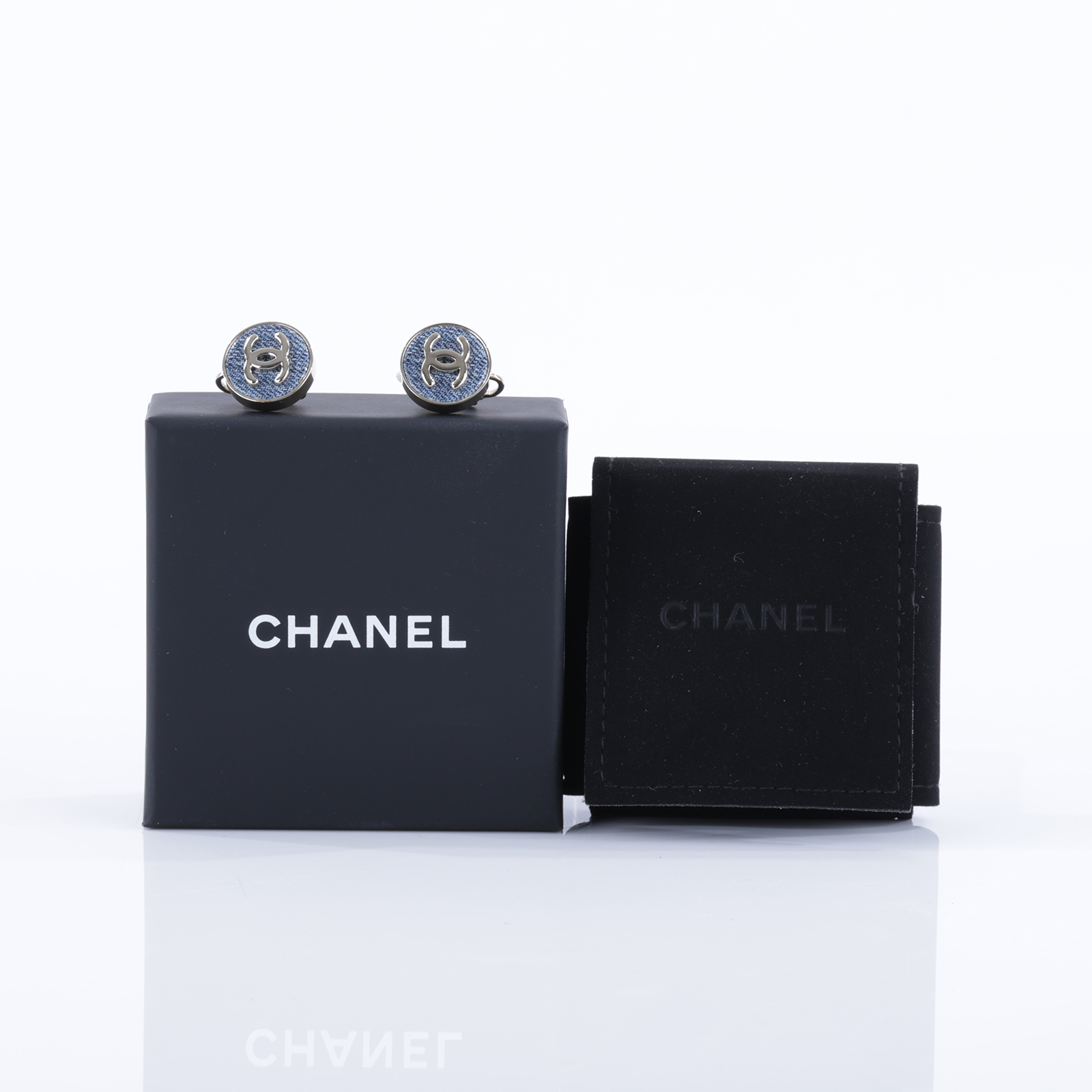 香奈兒 CHANEL CC LOGO 耳環 耳釘 ABG747 B22934B26 C 金色雙C底牛仔藍夾式耳環 原廠盒子/內襯