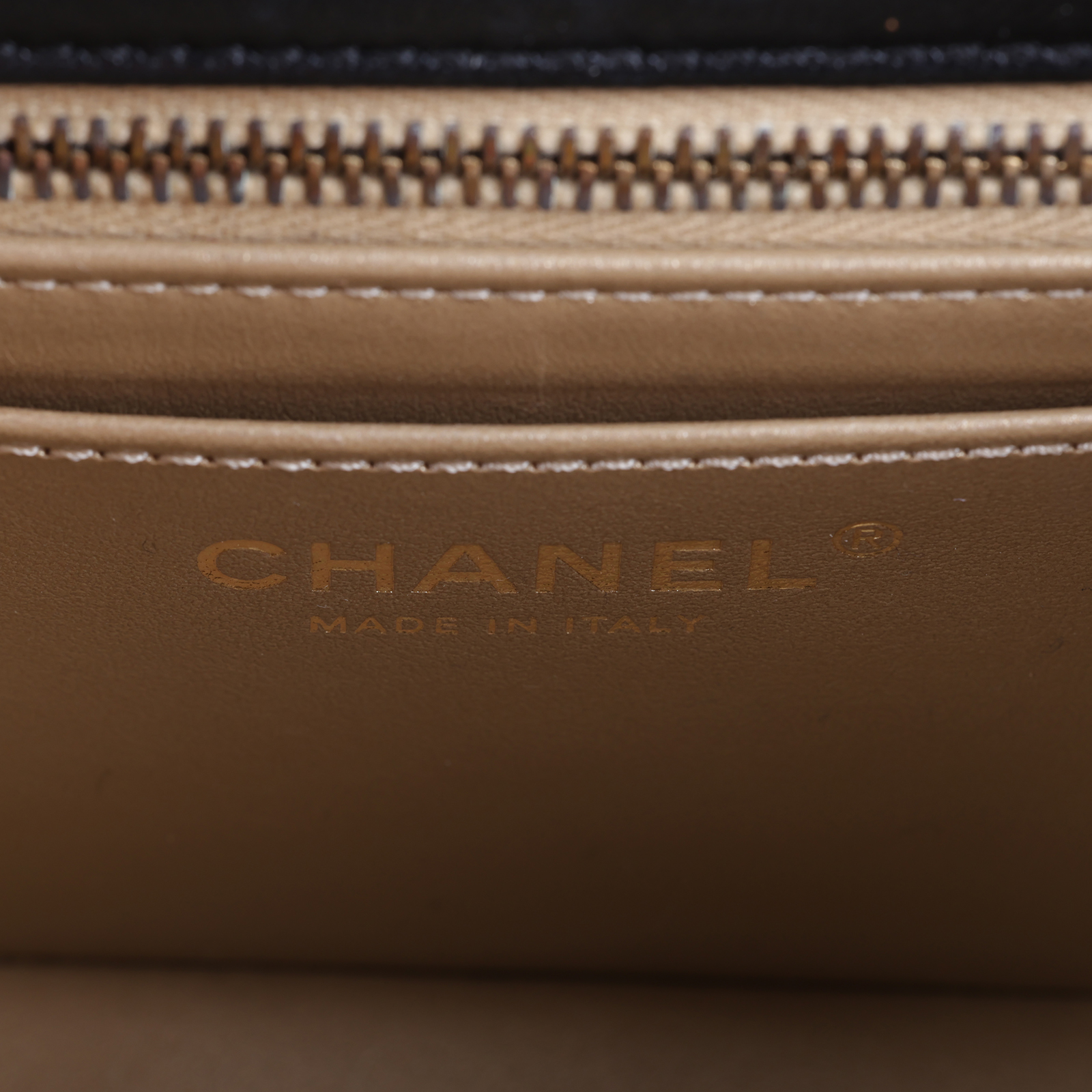 香奈兒 CHANEL Coco 20  肩背 斜背 迷你 口蓋包 AS1786 晶片款 黑羊金球方胖 防塵袋