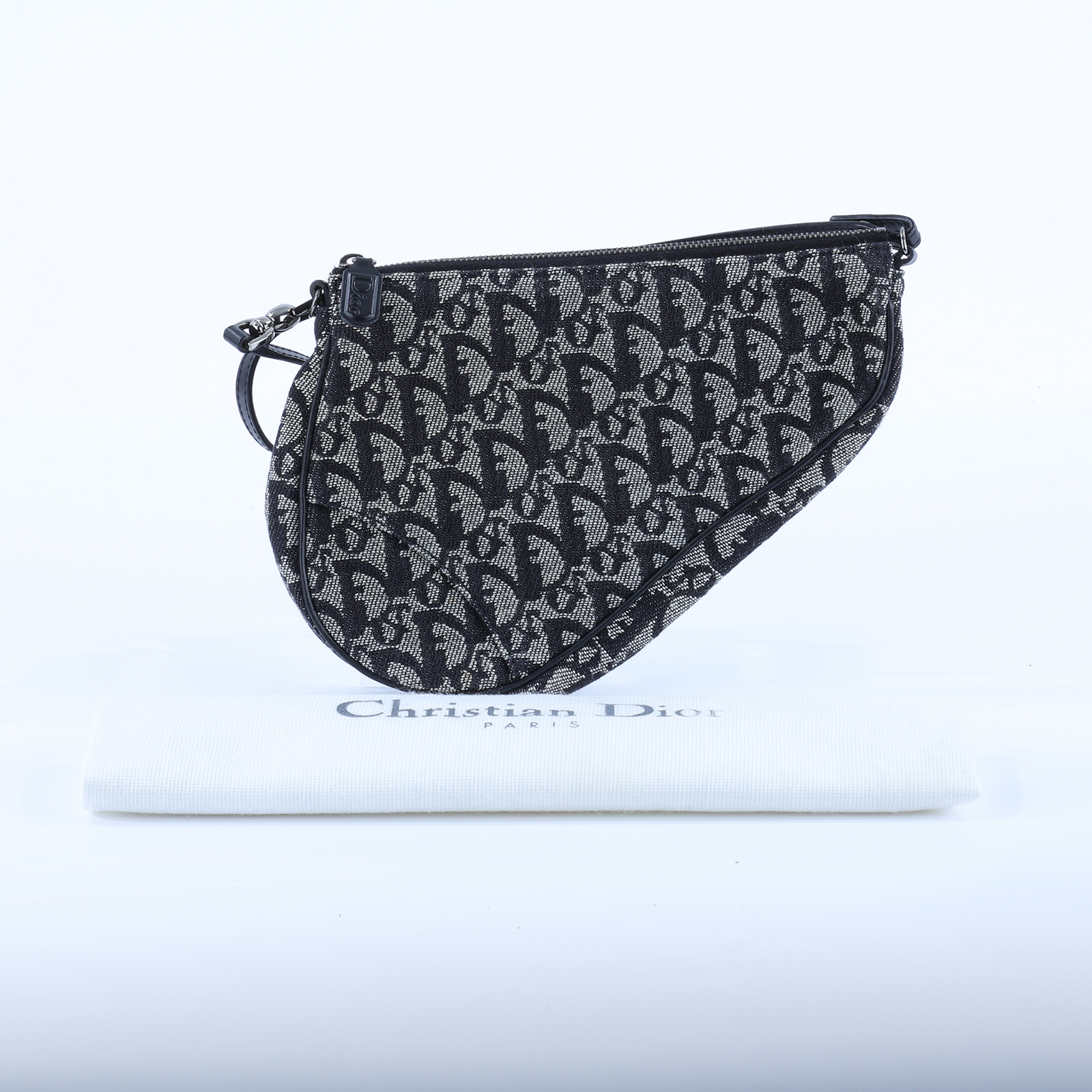 迪奧 CHRISTIAN DIOR Mini Saddle Bag 迷你 手提包 馬鞍包 腋下包  藍黑緹花帆布SADDLE腋下包 防塵袋