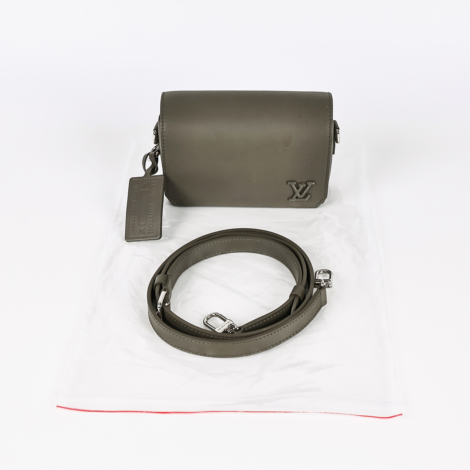 路易威登 LOUIS VUITTON 翻蓋隨身錢包 綠色 M82086 晶片款 綠翻蓋隨身錢包 無附屬品