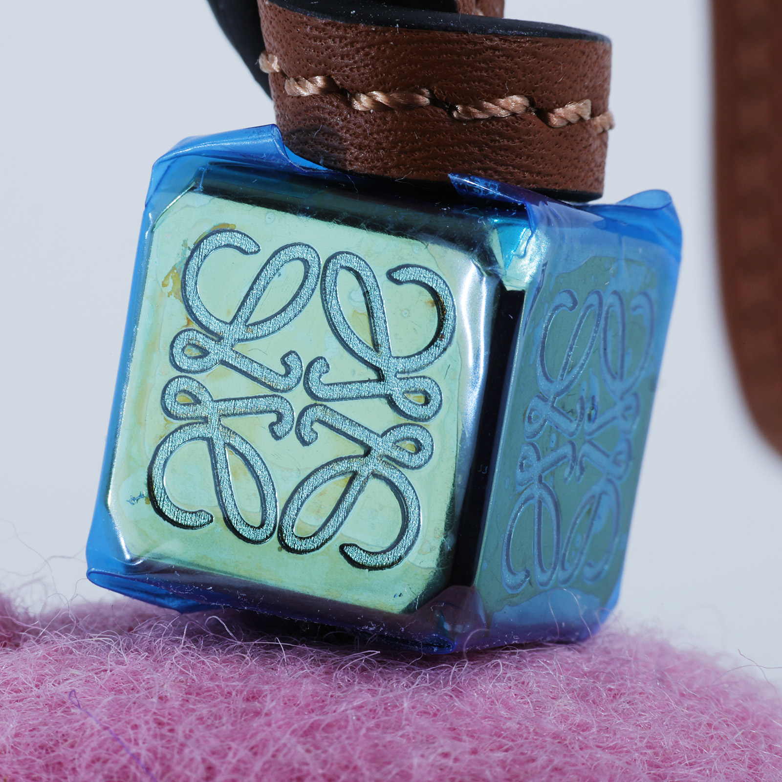 羅意威 LOEWE 大象造型吊飾 C880232X03 粉羊毛氈大象吊飾 防塵袋