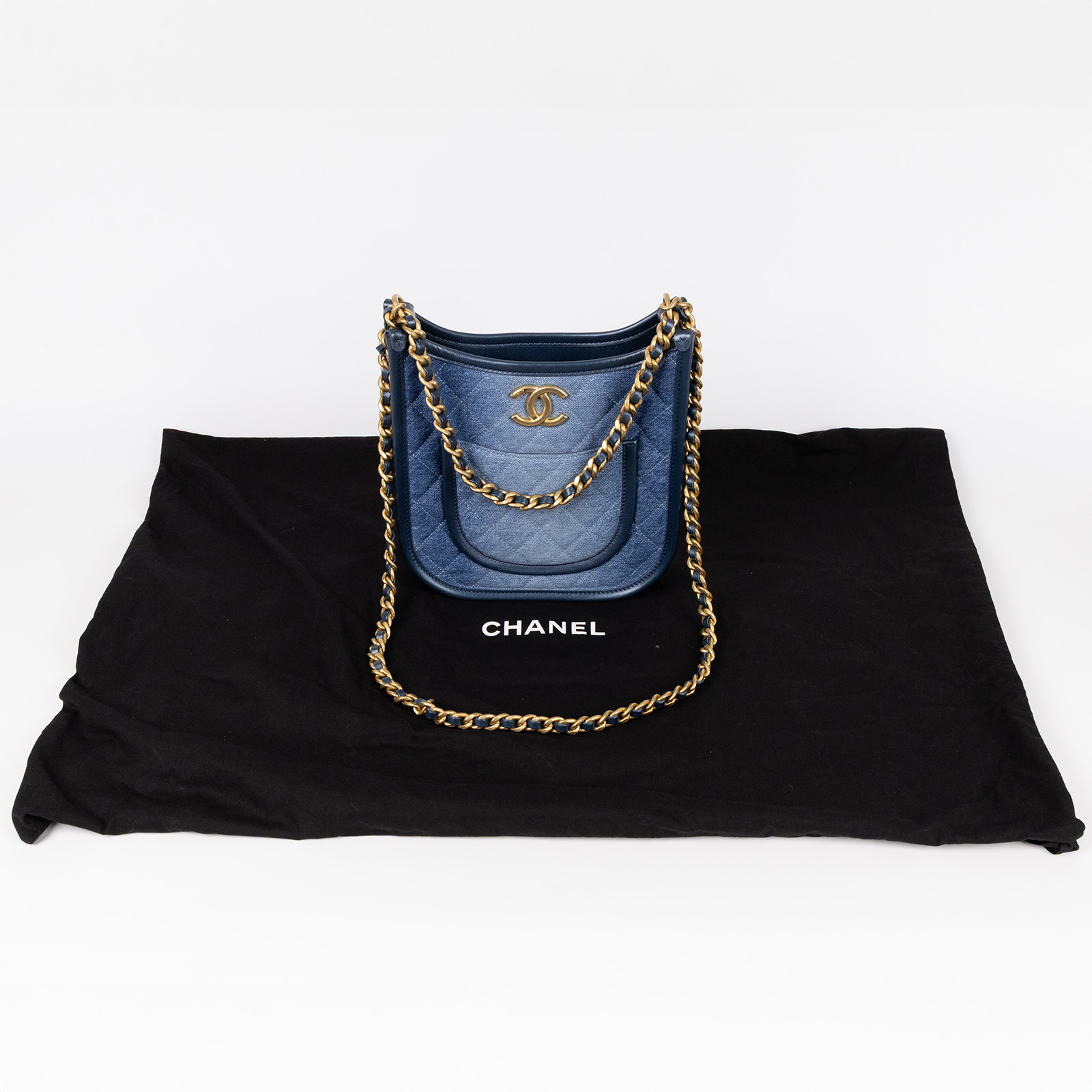 香奈兒 CHANEL 流浪包 Hobo Bag CC LOGO 斜背包 AS4532 晶片款 牛仔Hobo二用斜背包 防塵袋