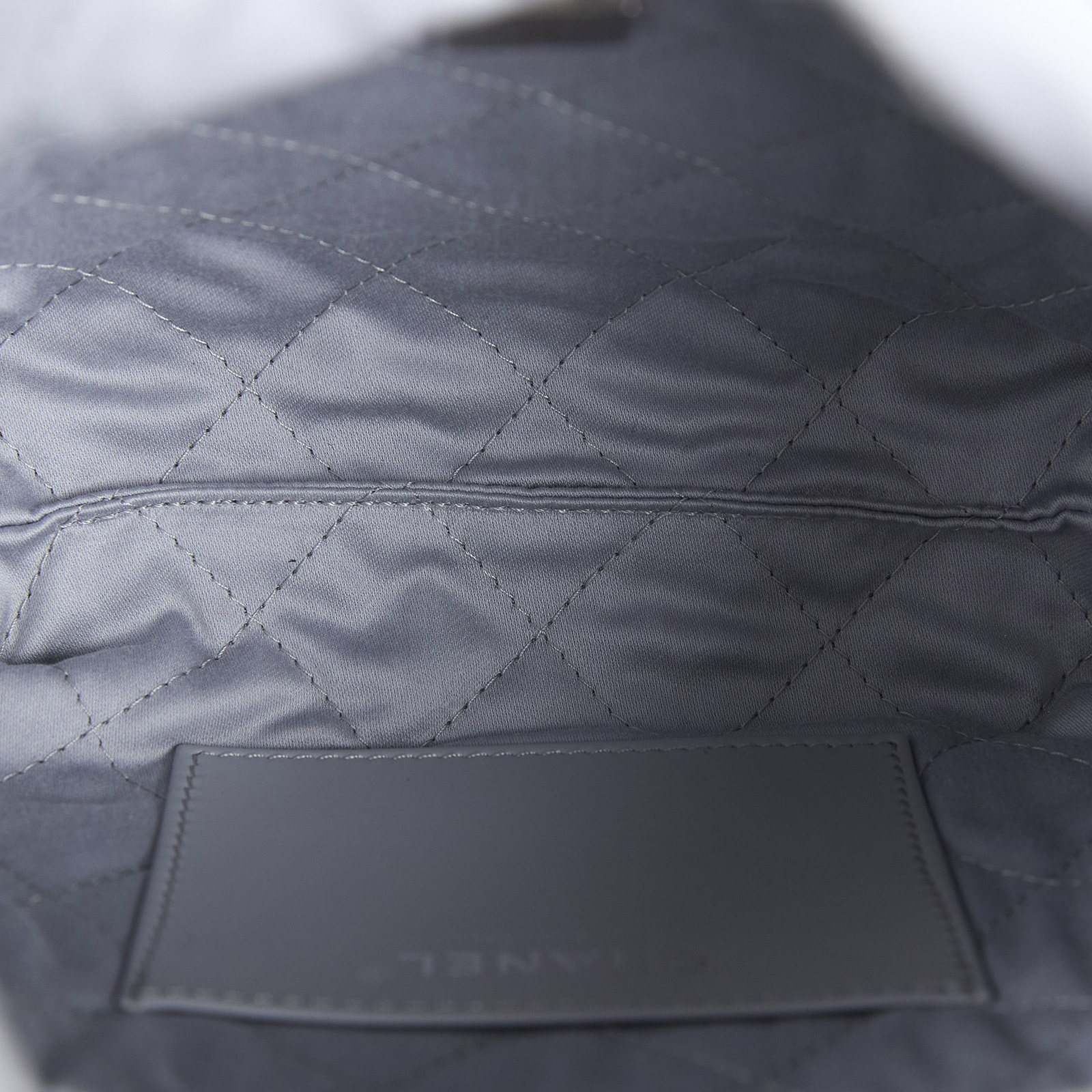 香奈兒 CHANEL 22 迷你 束口包 AS3980 晶片款 灰銀22 MINI 防塵袋/原廠盒子/購買證明影本