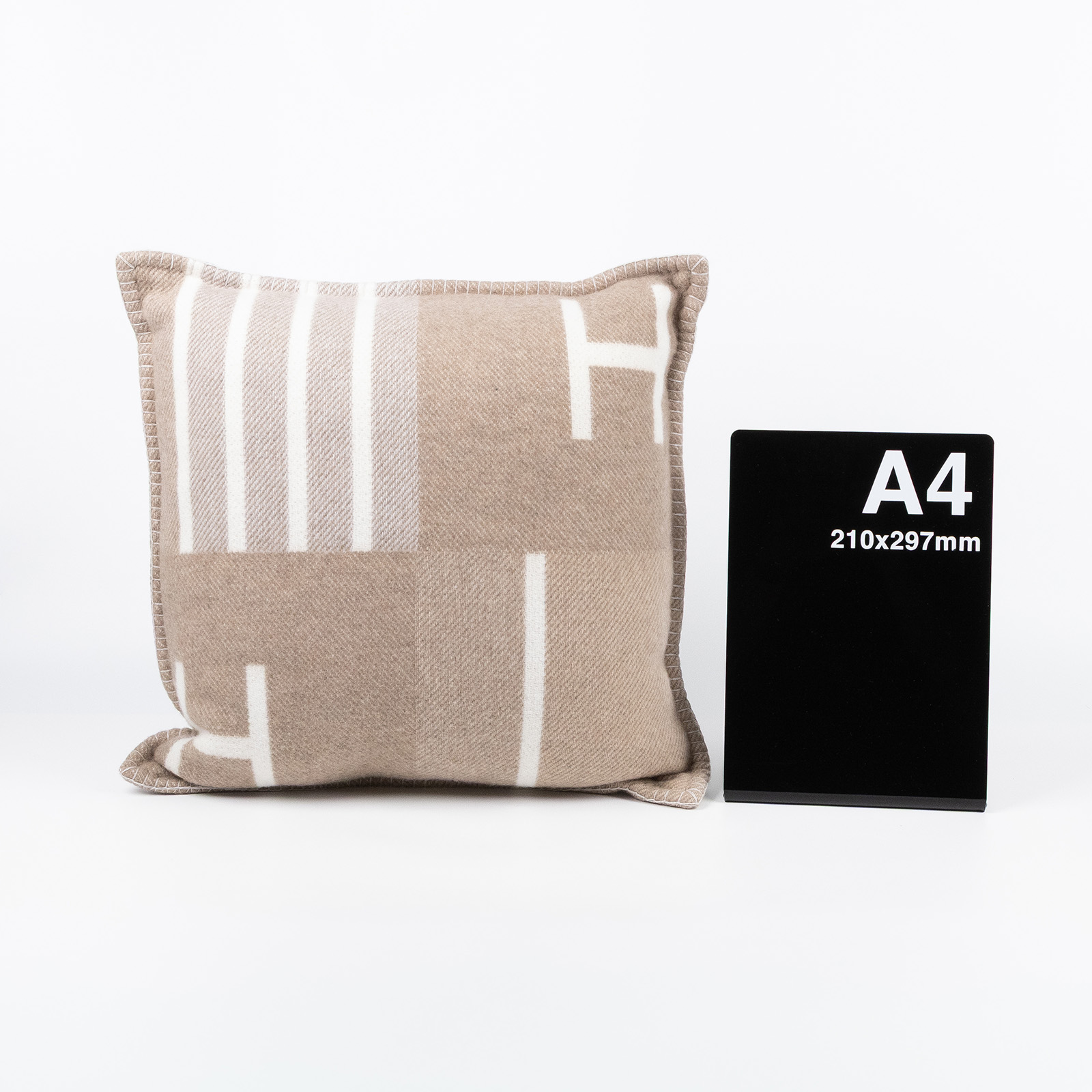 愛馬仕 Hermes Avalon 抱枕  卡其大抱枕 無附屬品