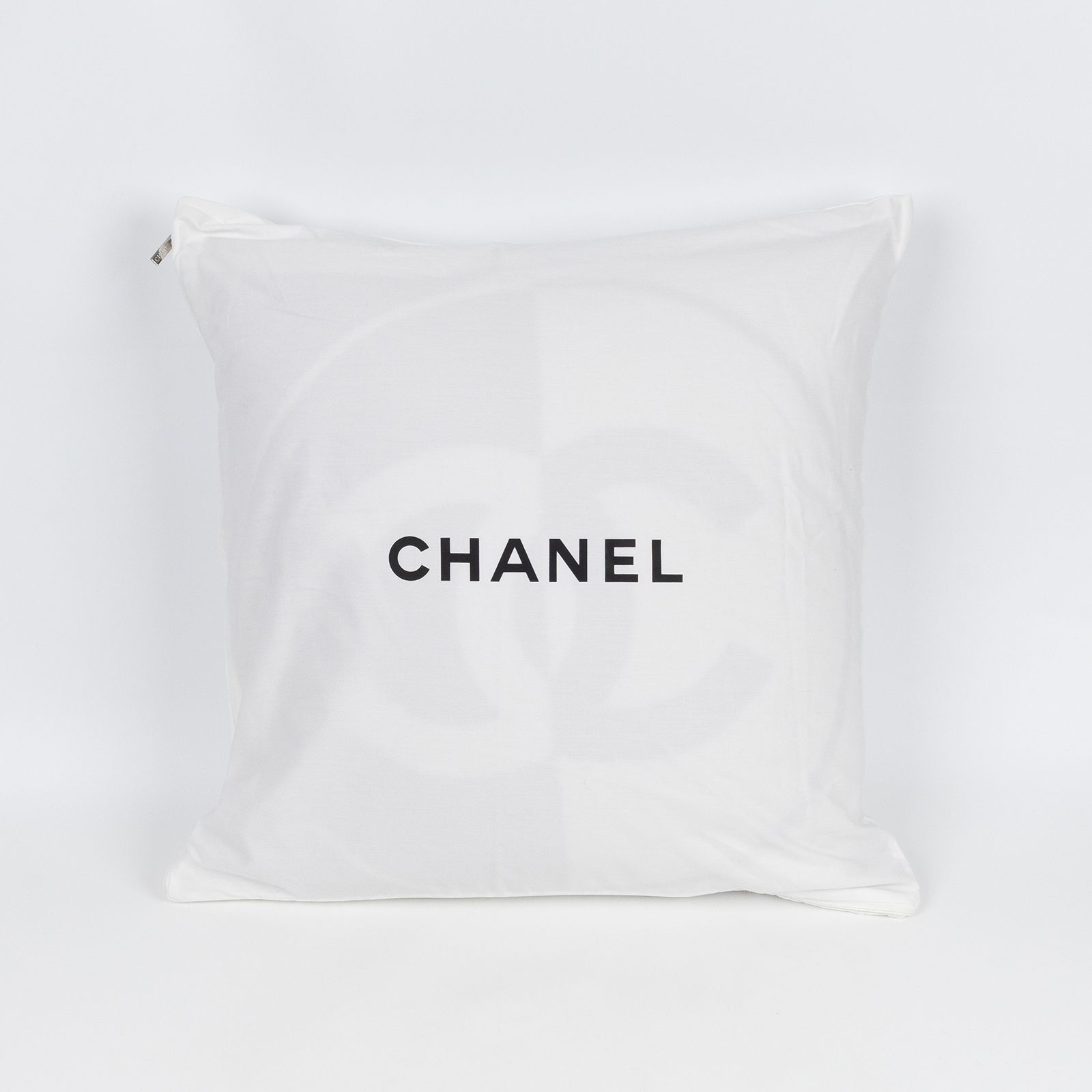 香奈兒 CHANEL CC LOGO 抱枕 靠墊 AAB736 B23197 酒紅/白抱枕 1 防塵袋
