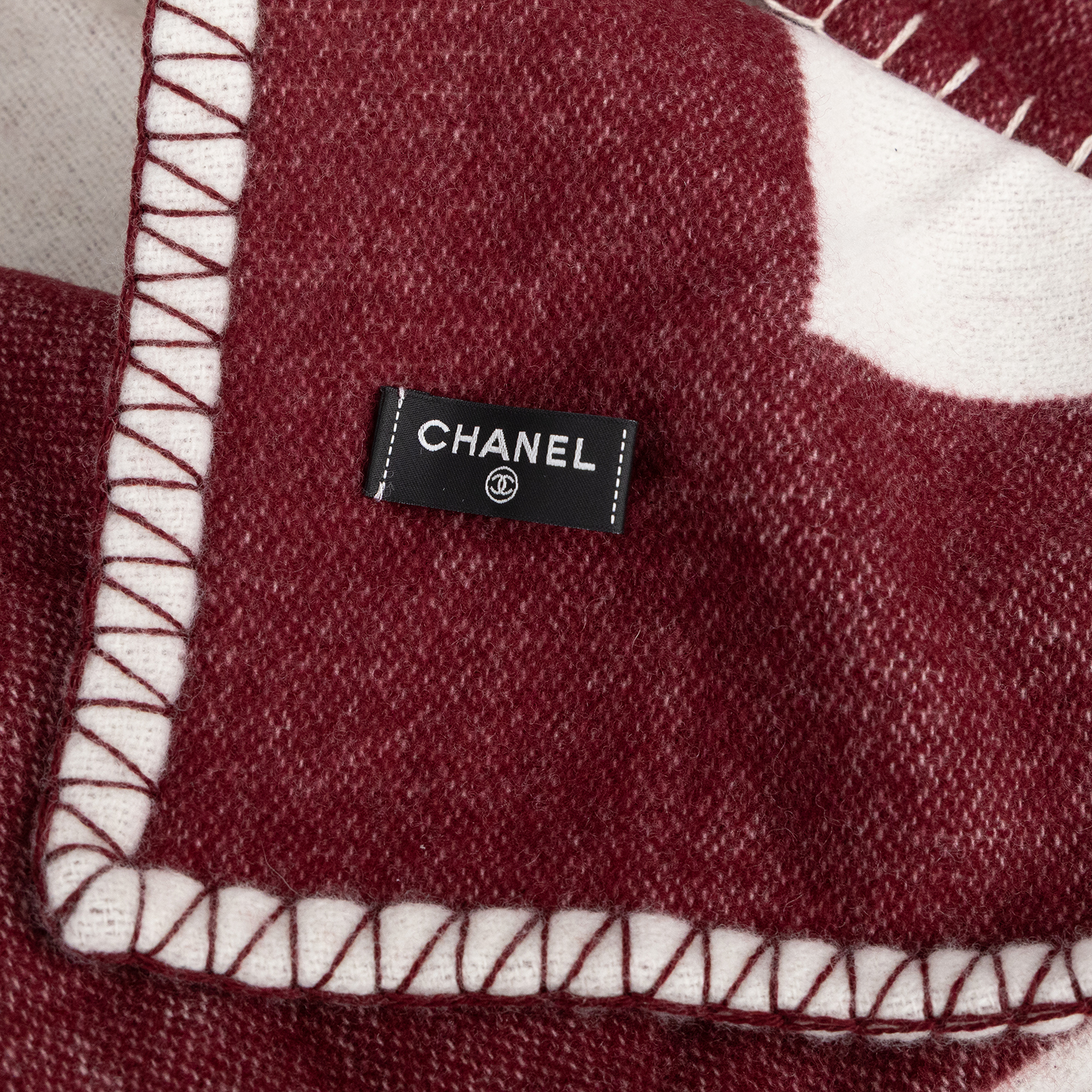 香奈兒 CHANEL CC LOGO 毛毯 披肩  酒紅/白毛毯 防塵袋