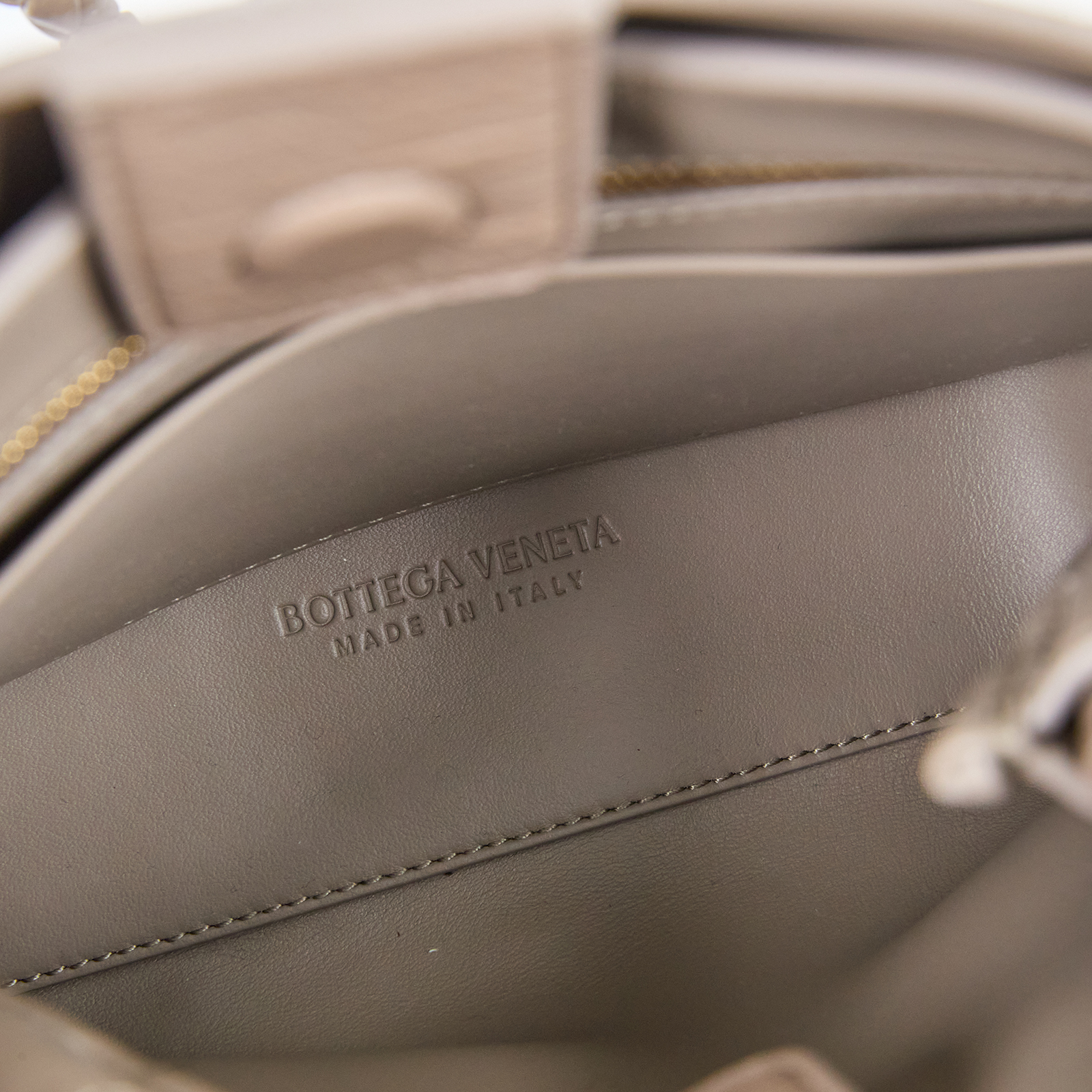 寶緹嘉 BOTTEGA VENETA Small Andiamo With Chain 小型 手提包 肩背包 斜背包 805231V3RQ2  防塵袋