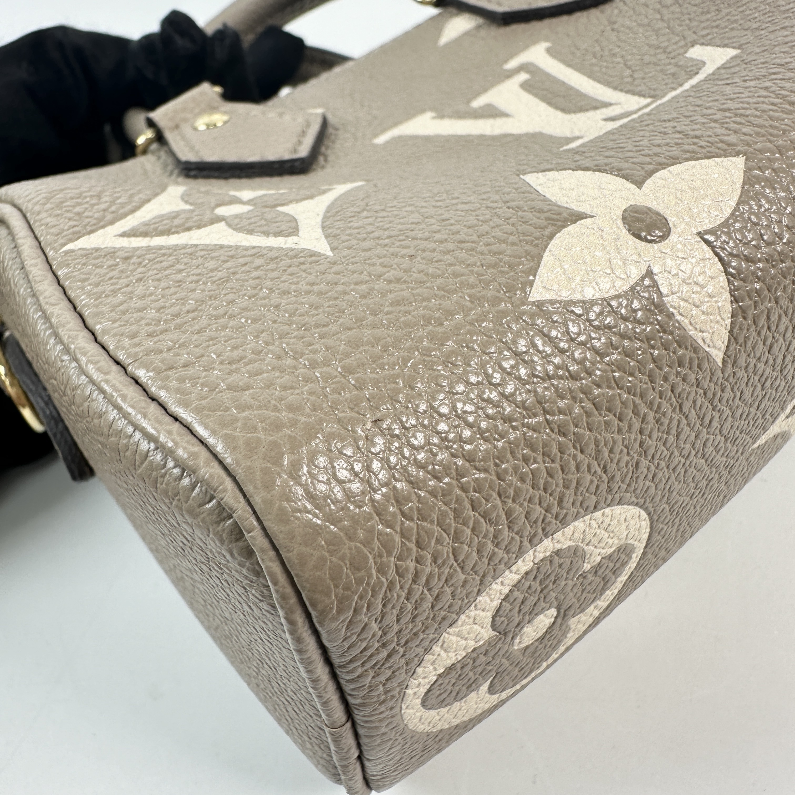 路易威登 LOUIS VUITTON Nano Speedy 手提 斜背 肩背包 灰色 奶油色 M82890 晶片款  原廠盒子/防塵袋/購買證明