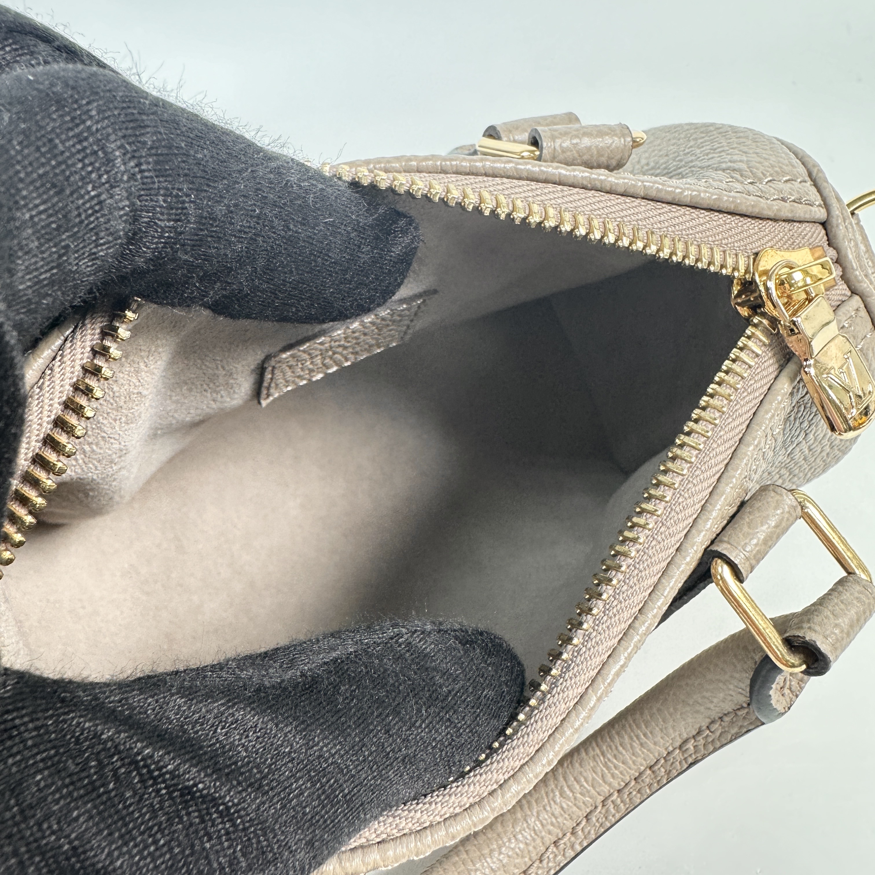 路易威登 LOUIS VUITTON Nano Speedy 手提 斜背 肩背包 灰色 奶油色 M82890 晶片款  原廠盒子/防塵袋/購買證明