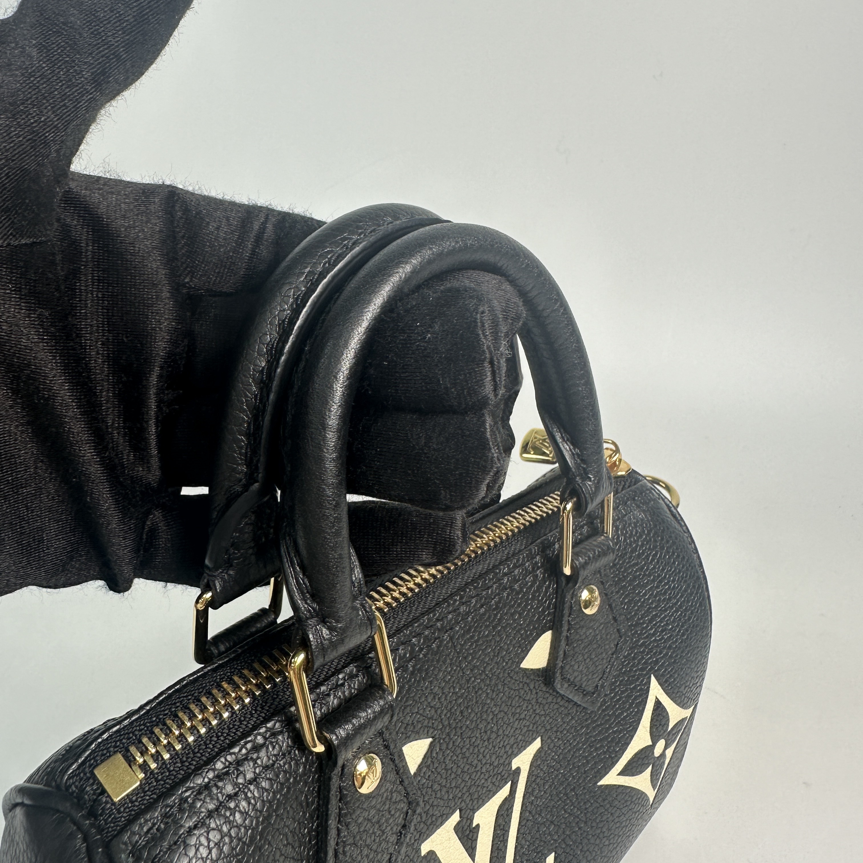 路易威登 LOUIS VUITTON Nano Speedy 雙色 手提 肩背包 M81456 晶片款 黑白牛皮Nano Speedy 原廠盒子/防塵袋/背帶