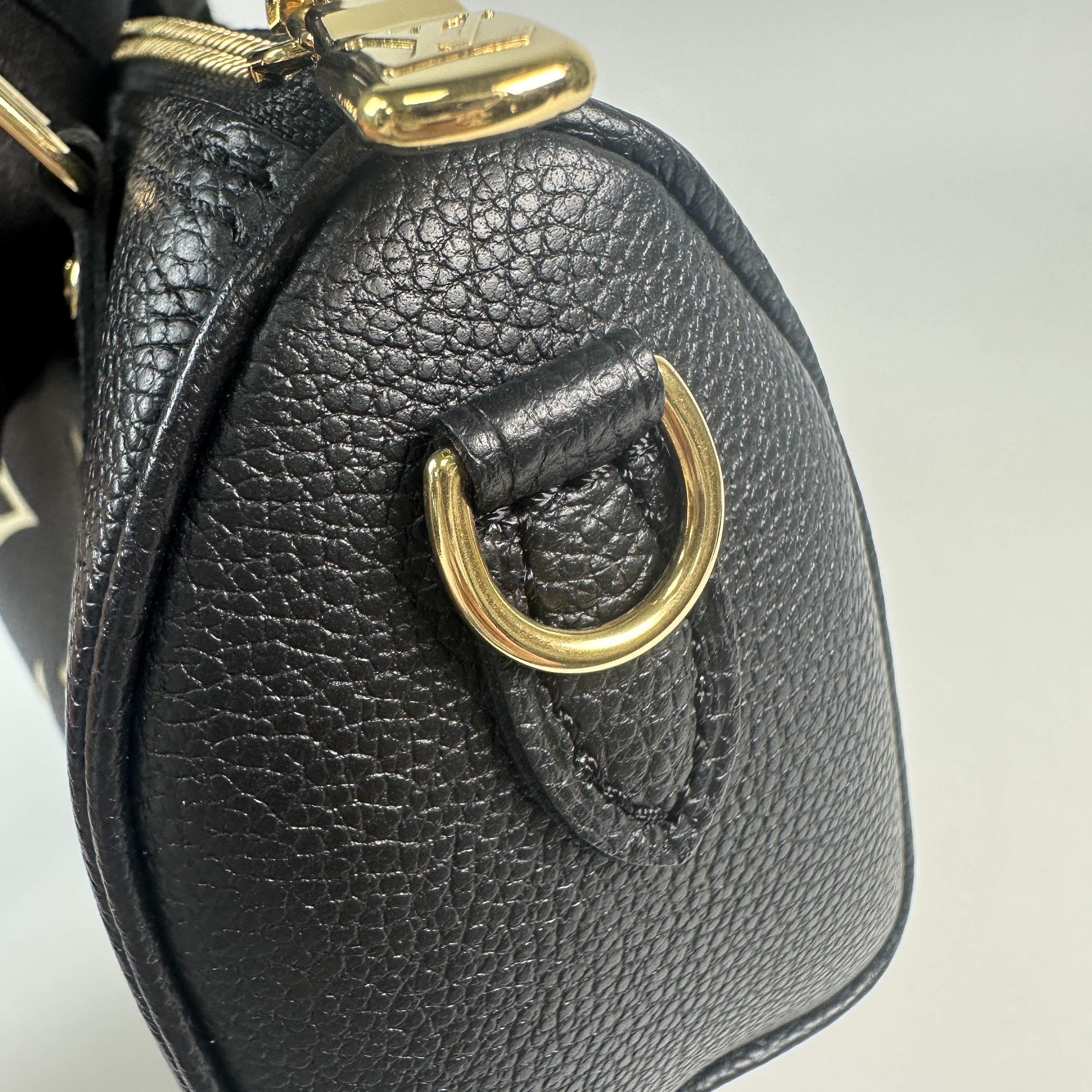 路易威登 LOUIS VUITTON Nano Speedy 雙色 手提 肩背包 M81456 晶片款 黑白牛皮Nano Speedy 原廠盒子/防塵袋/背帶