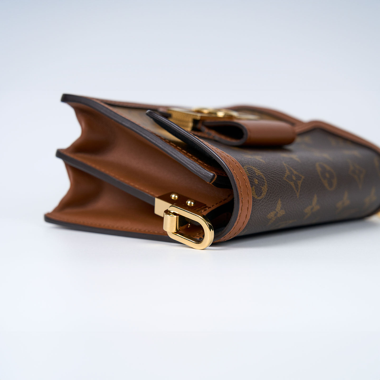 路易威登 LOUIS VUITTON Mini Dauphine Reverse皮革飾邊 迷你 達芙妮 肩背 斜背包 M44580  原廠盒子/防塵袋/背帶