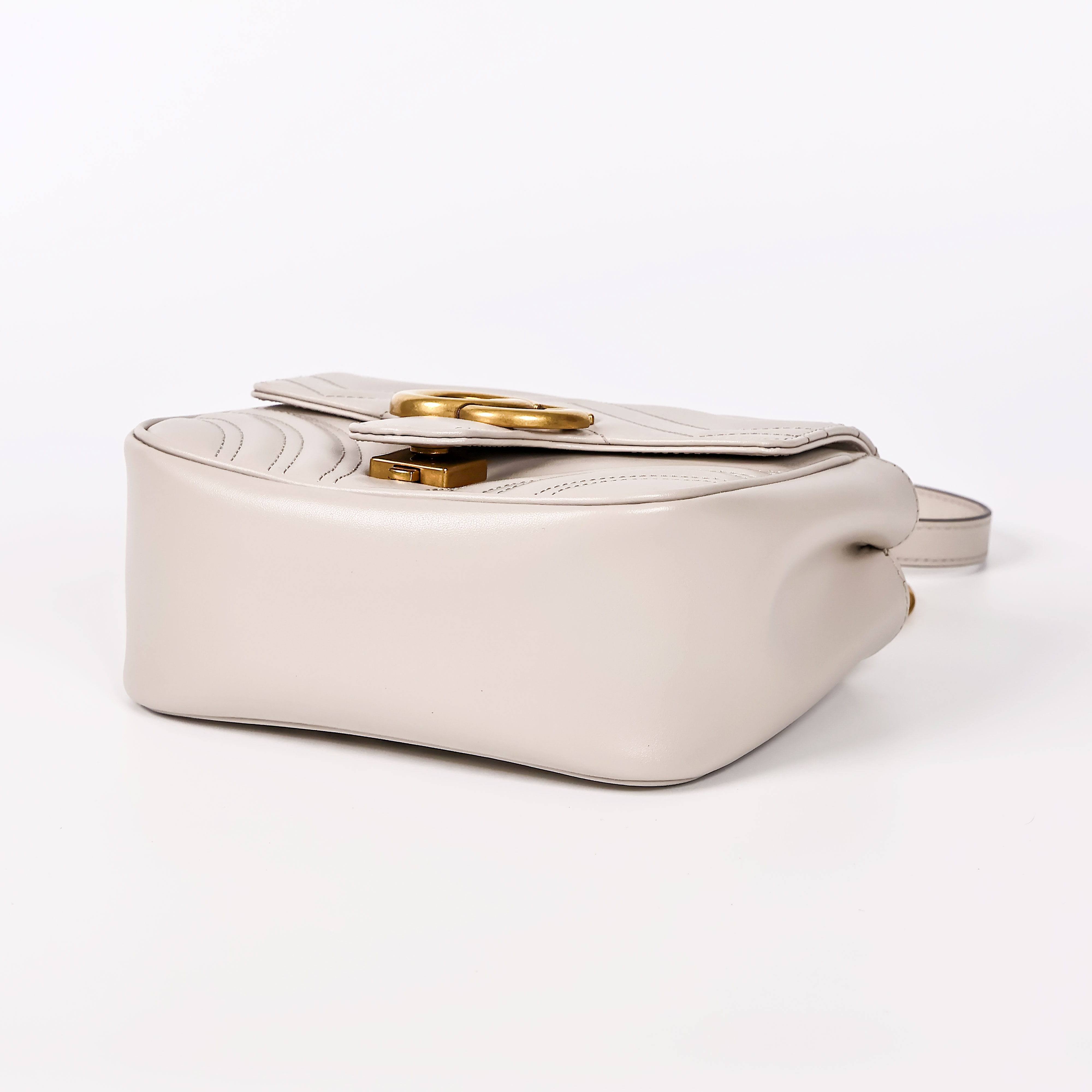 古馳 GUCCI Marmont 方胖子 肩背包 739682 米MARMONT肩背包 原廠盒子/防塵袋/購買證明影本