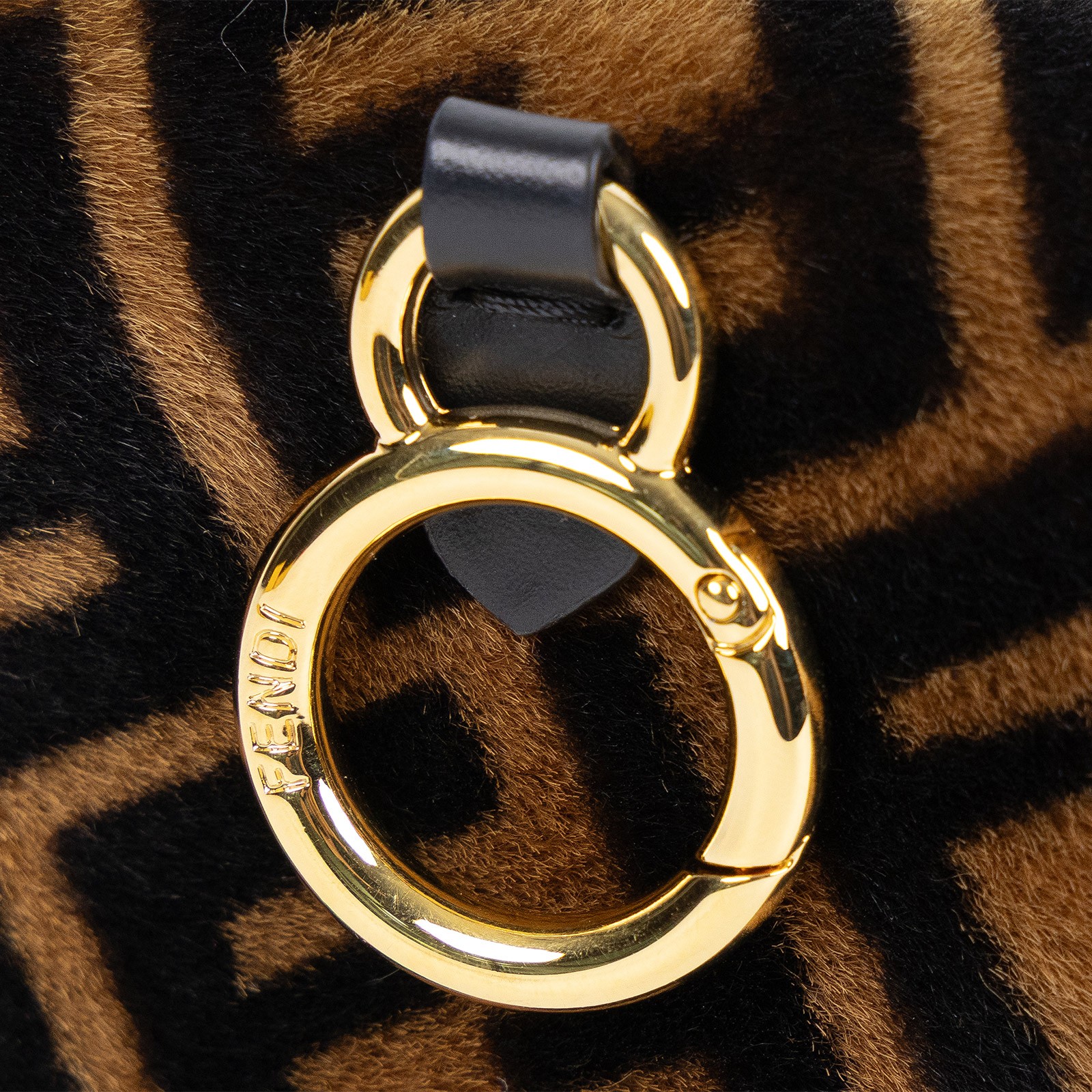 芬迪 FENDI FF Nano Baguette 吊飾 7AR844AEIV 深棕毛毛超迷你BAGUETTE法棍包 防塵袋/原廠盒子