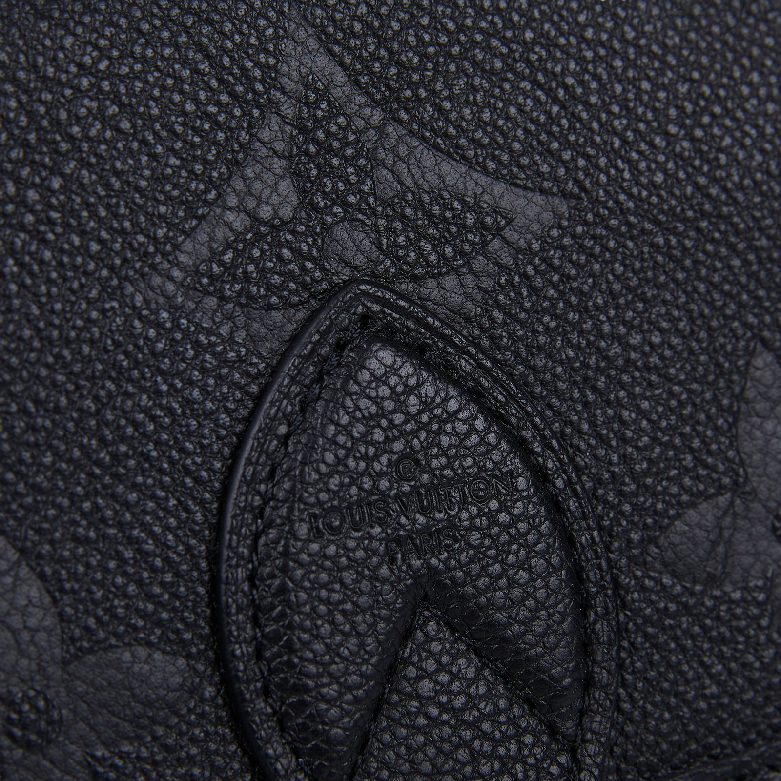 路易威登 LOUIS VUITTON Diane 腋下包法棍 單肩背包 黑色 M46386 晶片款 黑大原花壓紋DIANE 防塵袋/背帶