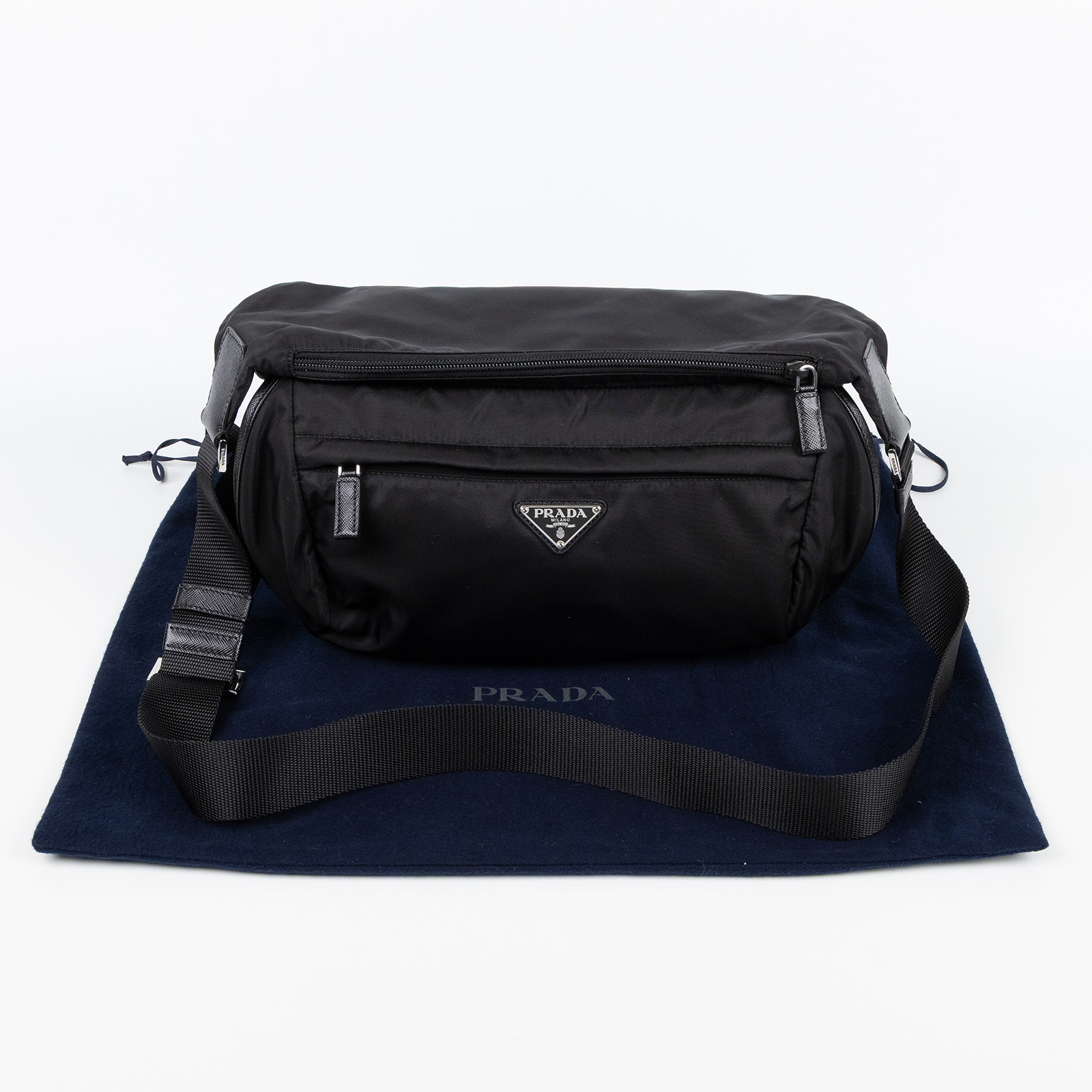 普拉達 PRADA Re-Nylon Saffiano 皮革 肩背袋 2VH994_2DMG 黑尼龍肩背包 防塵袋