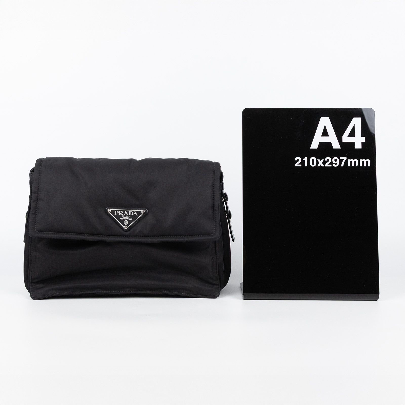 普拉達 PRADA Re-Nylon 夾棉 肩背袋 中型  1BD255_RDLN 黑尼龍郵差包 無附屬品