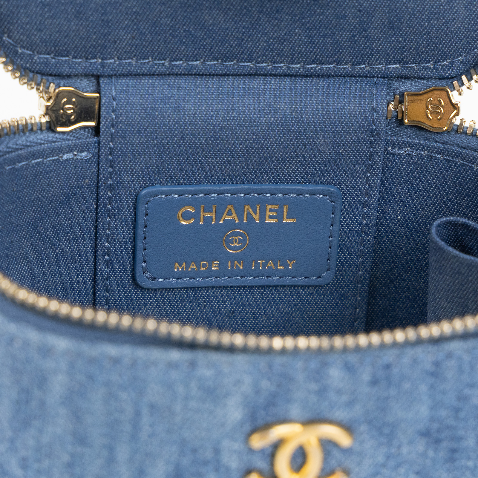 香奈兒 CHANEL Vavnity 金球 斜背 化妝包 AP1447_DENIM 31開單寧金球MINI VANITY 防塵袋/保證卡