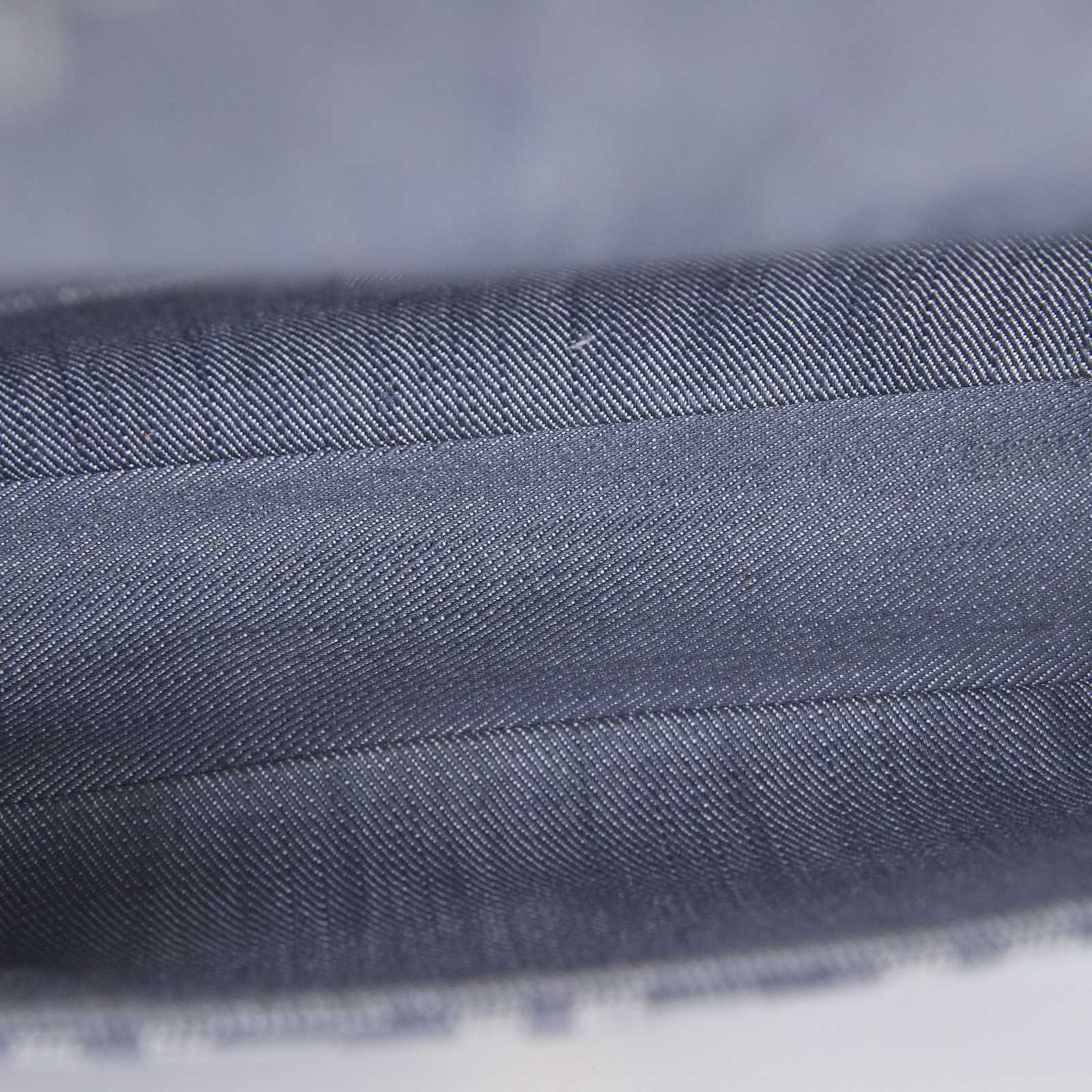 芬迪 FENDI Baguette 手提包 藍色丹寧效果 FF提花 8BR600AUT4 丹寧FF BAGUETTE法棍包 原廠盒子/防塵袋/背帶/購買證明