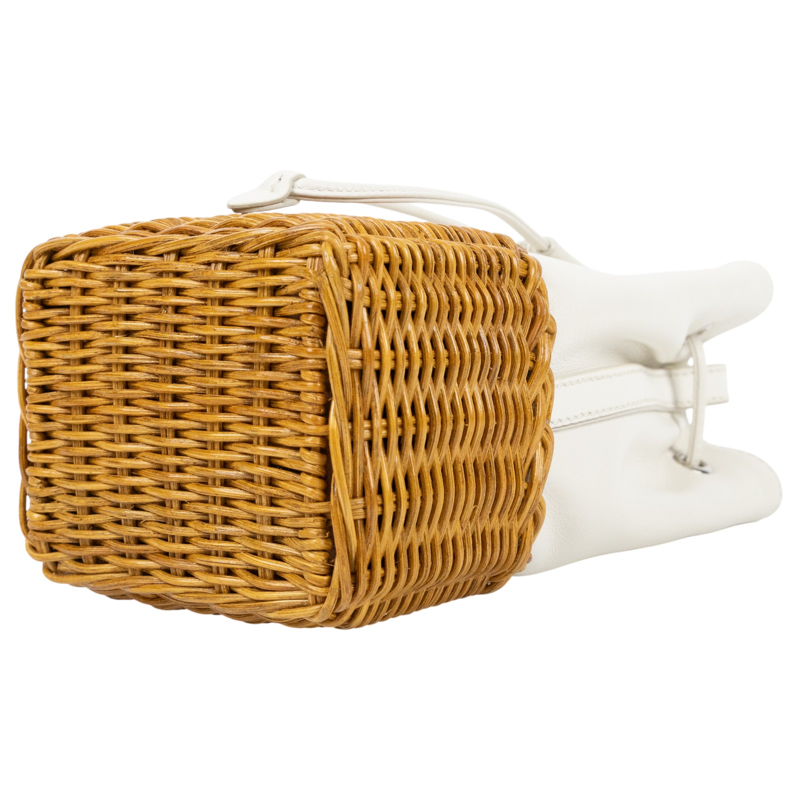 繆繆 MIU MIU 水桶包 斜背包 單肩包 5BH127_2CAH 白色竹編小水桶包 防塵袋/保證卡