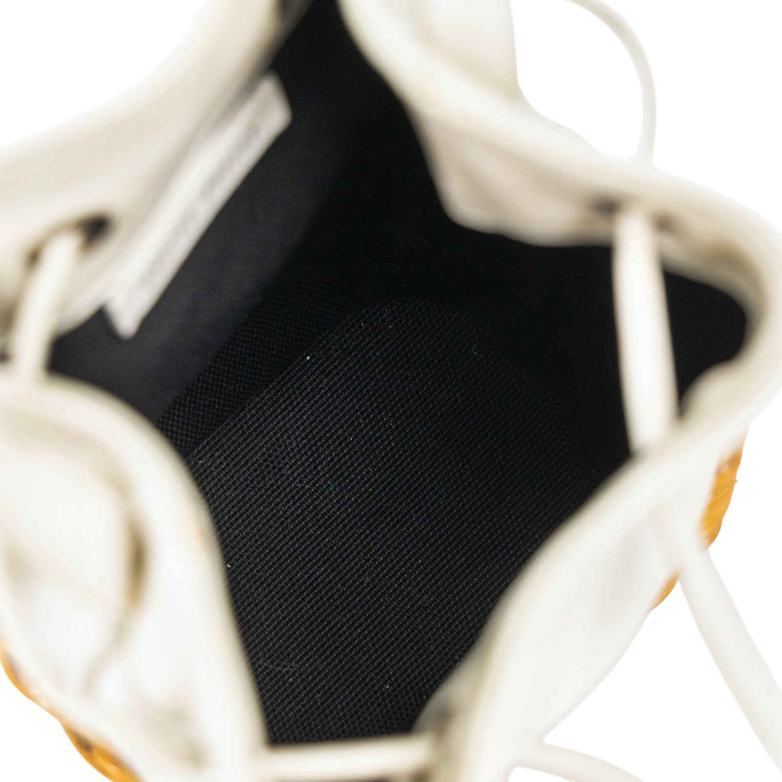 繆繆 MIU MIU 水桶包 斜背包 單肩包 5BH127_2CAH 白色竹編小水桶包 防塵袋/保證卡