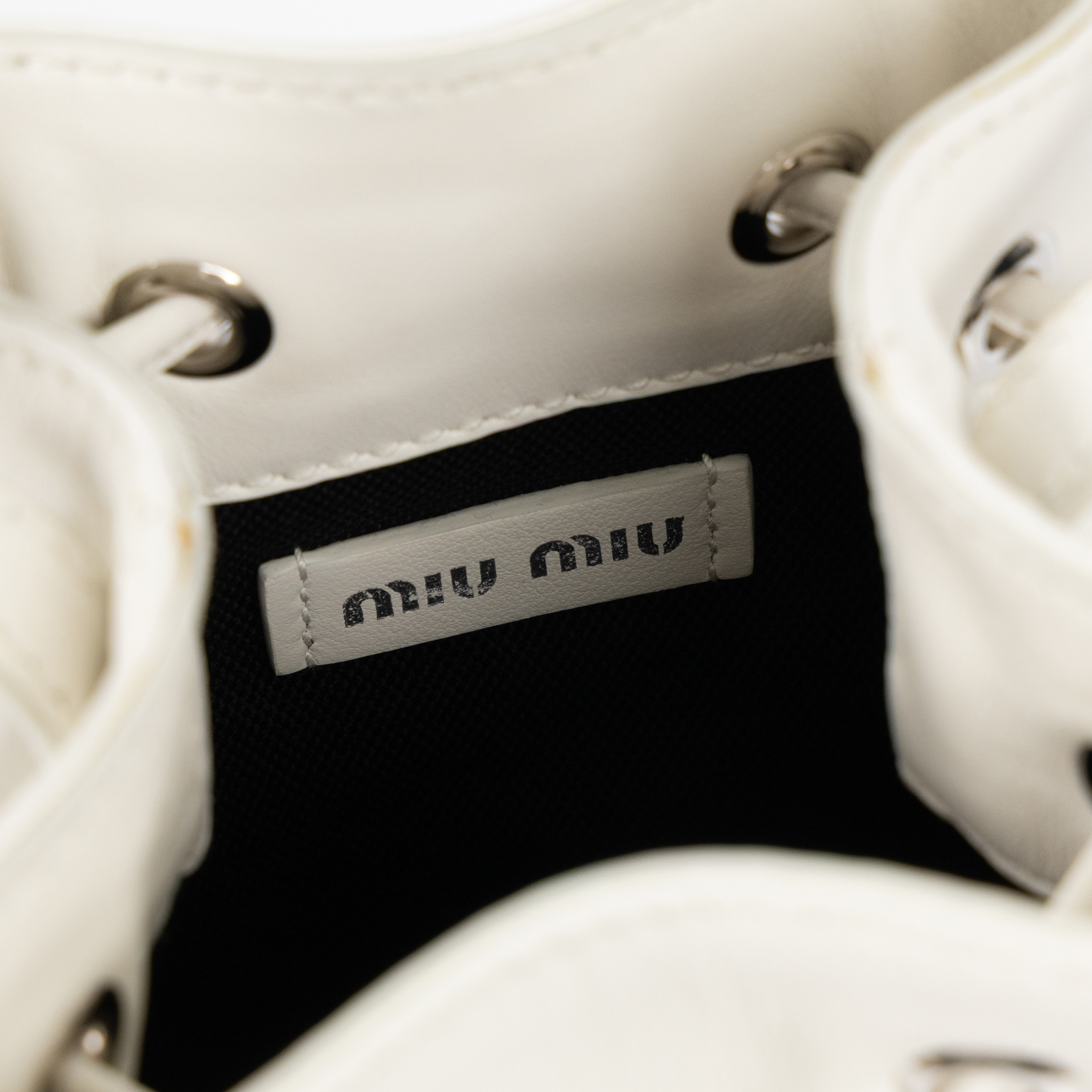 繆繆 MIU MIU 水桶包 斜背包 單肩包 5BH127_2CAH 白色竹編小水桶包 防塵袋/保證卡