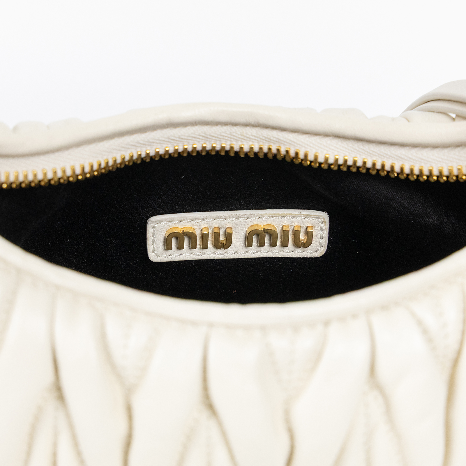 繆繆 MIU MIU Wander Matelasse 納帕皮革半月形手袋 5BC125_AN88 白抓皺WANDER半月包 小號 防塵袋