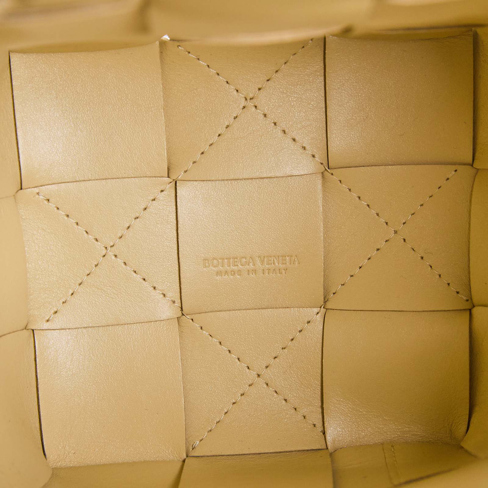 寶緹嘉 BOTTEGA VENETA Cassette 編織 迷你 水桶包 斜背包 680218VCQC4 奶茶CASSETTE水桶包 防塵袋