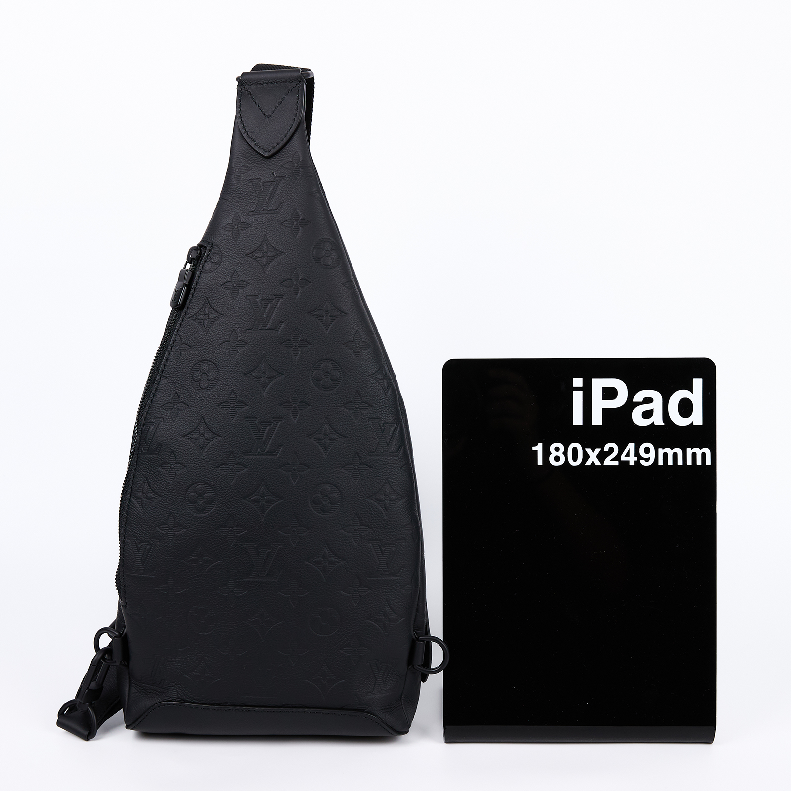 路易威登 LOUIS VUITTON Duo 斜背包 小牛皮 黑色 M21890 晶片款 黑原花壓紋DUO胸包 零錢包/原廠盒子/防塵袋/購買證明