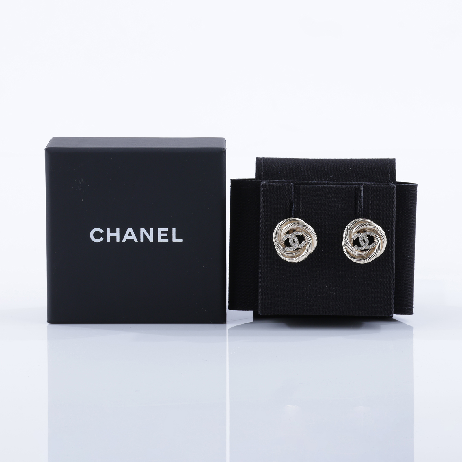 香奈兒 CHANEL CC LOGO 耳環 耳釘 ABF849 B20552L25S 淡金色迴旋耳環 原廠盒子/內襯