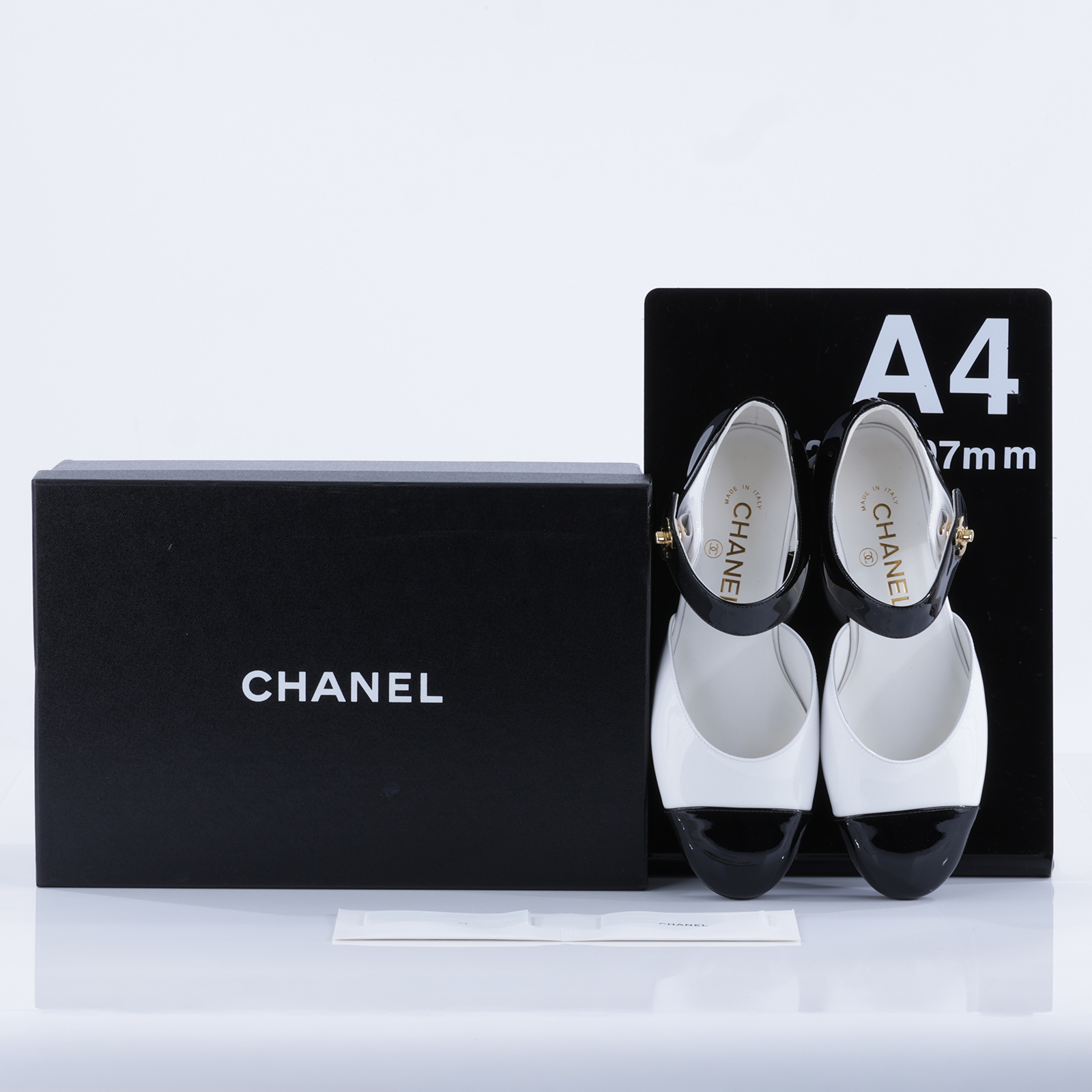 香奈兒 CHANEL CC LOGO 平底鞋 娃娃鞋 G38441_365 黑拼白漆皮瑪莉珍鞋#36.5 原廠盒子