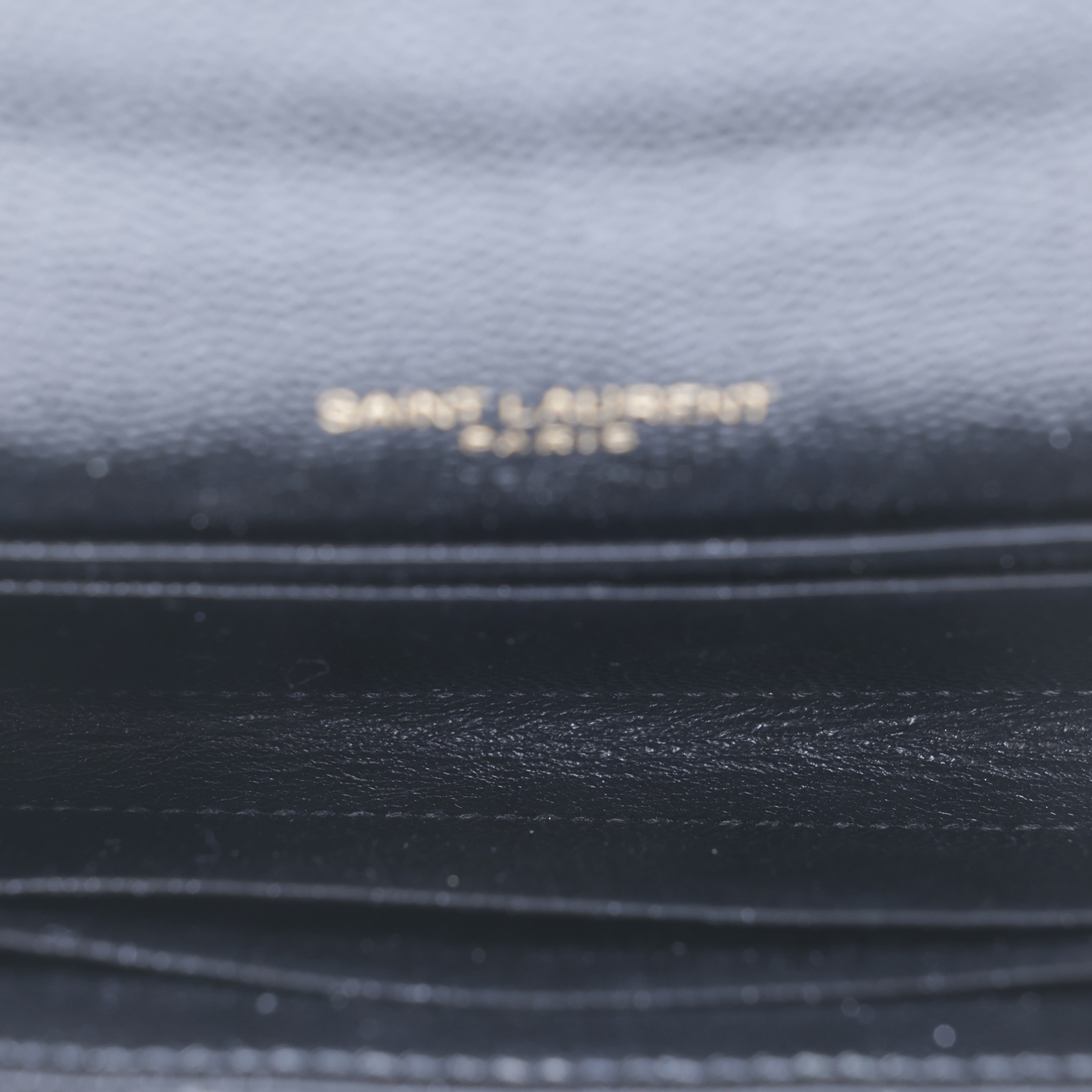 聖羅蘭 YSL SAINT LAURENT cassandre matelassé 粒面壓紋皮革 小型 信封錢包 短夾 414404BOW01  原廠盒子/防塵袋